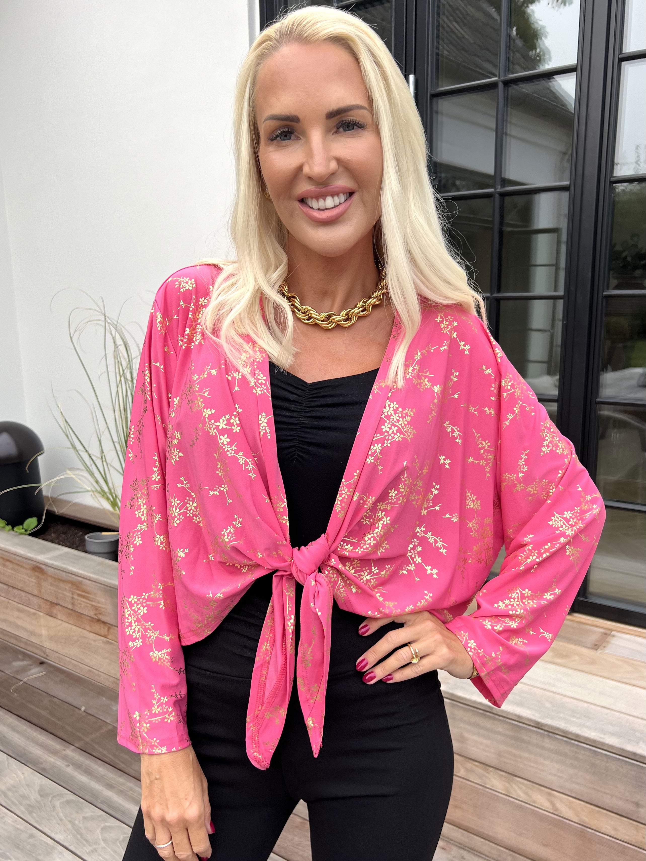 Werena Gold - Kort elastisk cardigan detaljeret med guld blomster