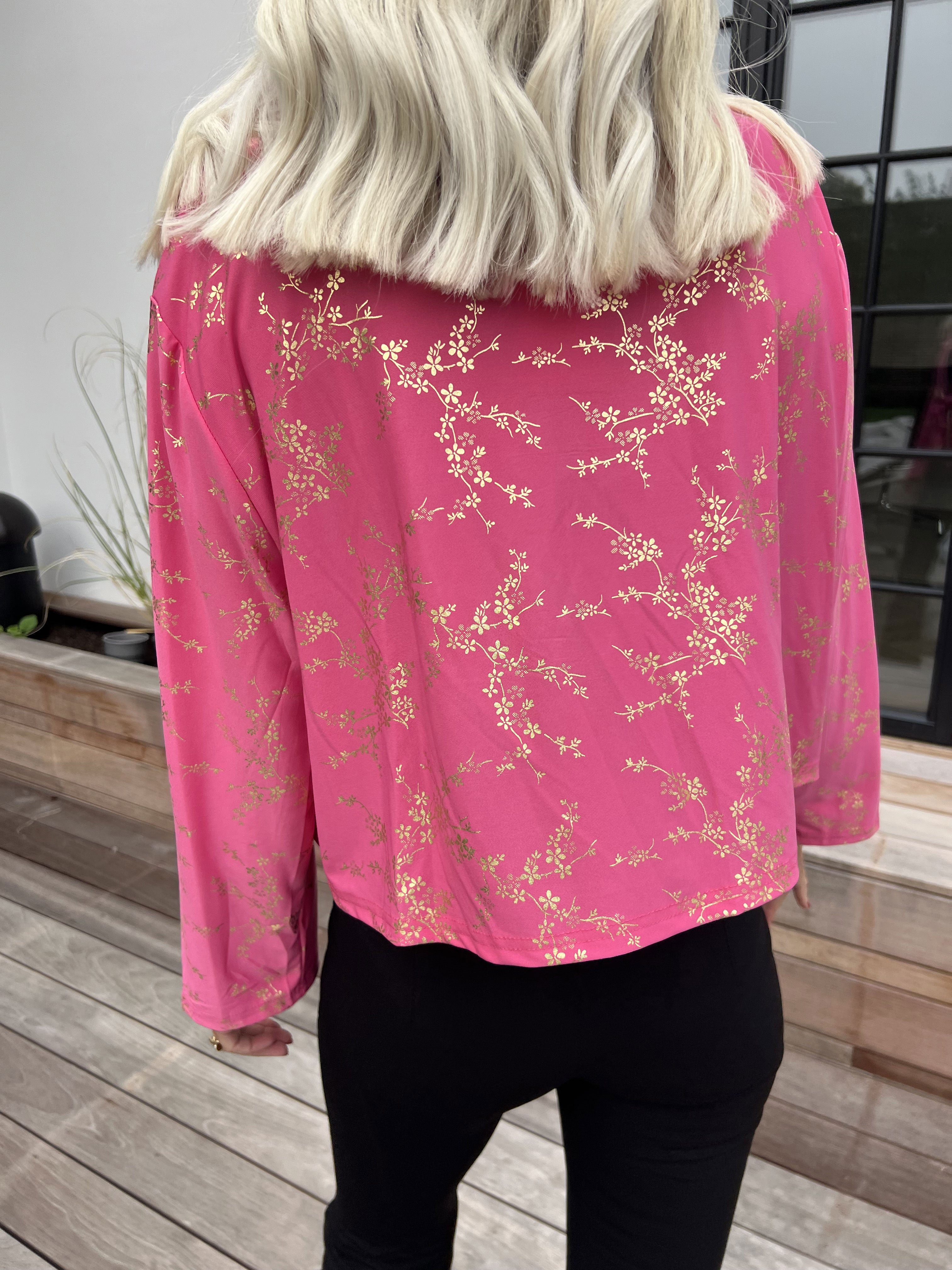 Werena Gold - Kort elastisk cardigan detaljeret med guld blomster