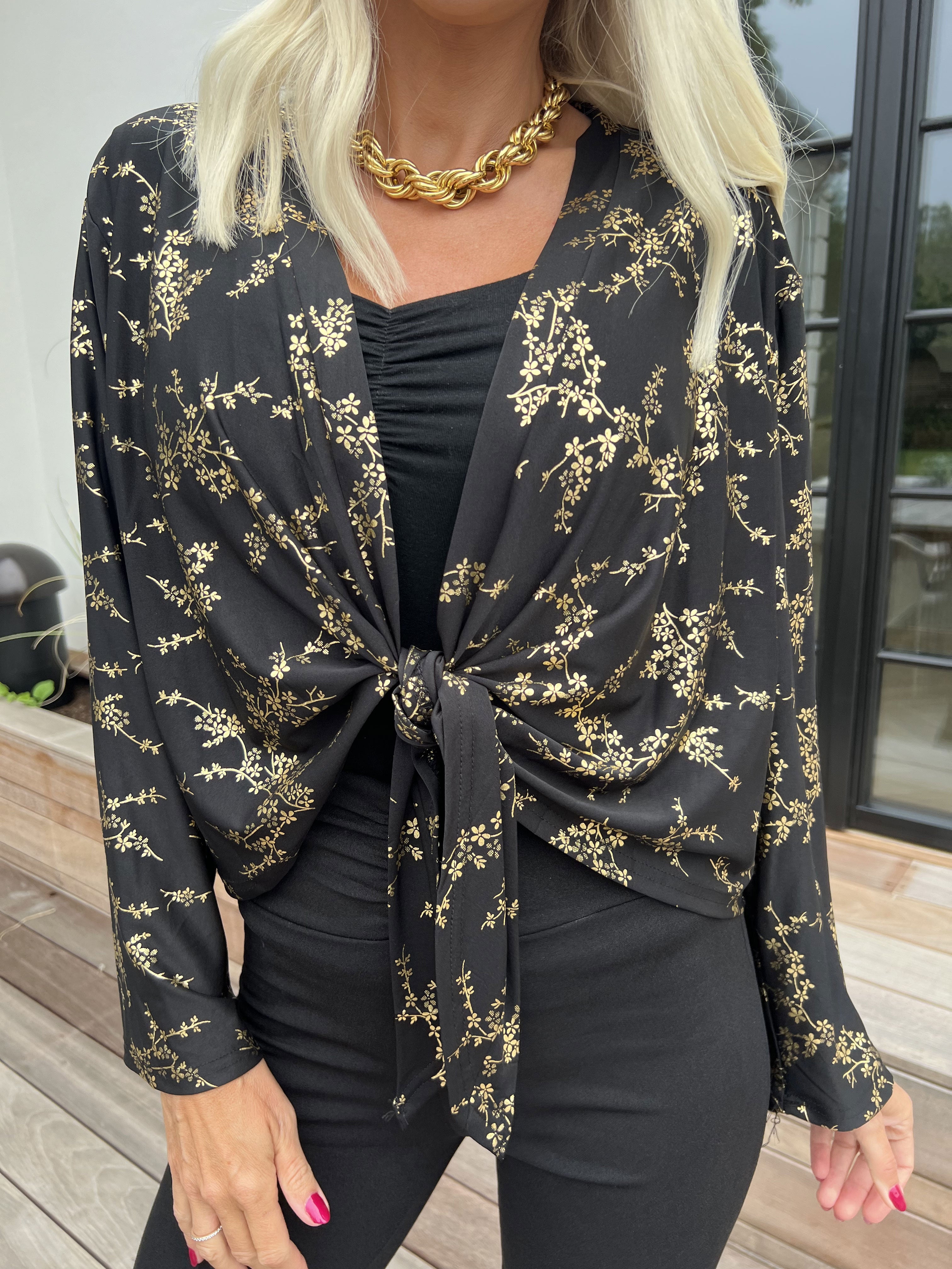 Werena Gold - Kort elastisk cardigan detaljeret med guld blomster