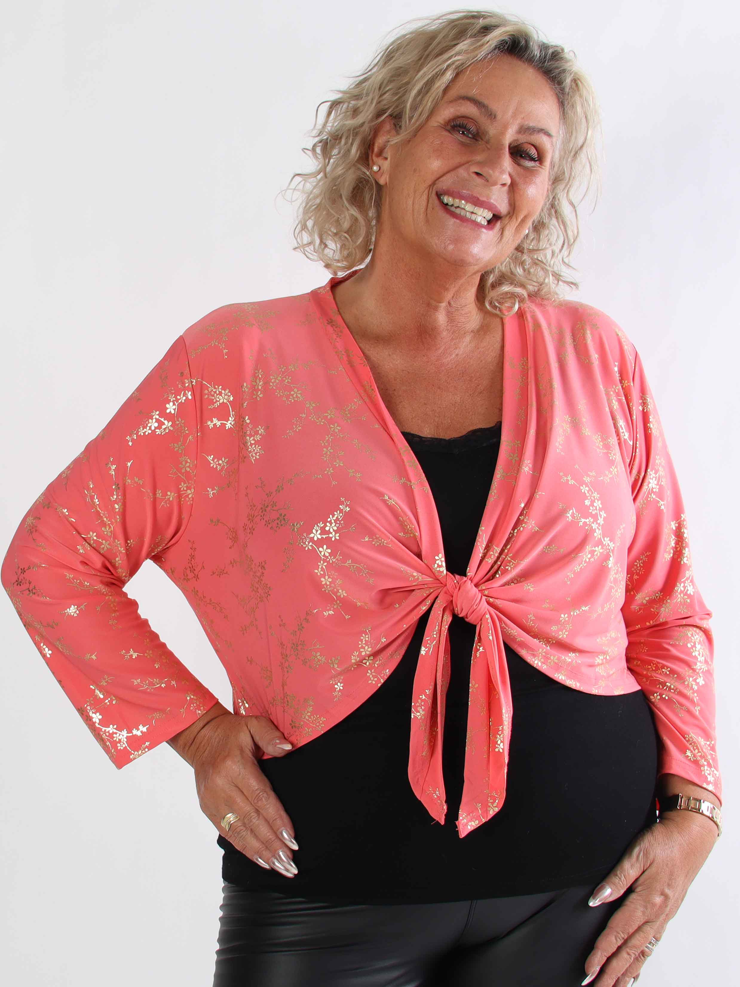 Werena Gold - Kort elastisk plus size cardigan detaljeret med guld blomster