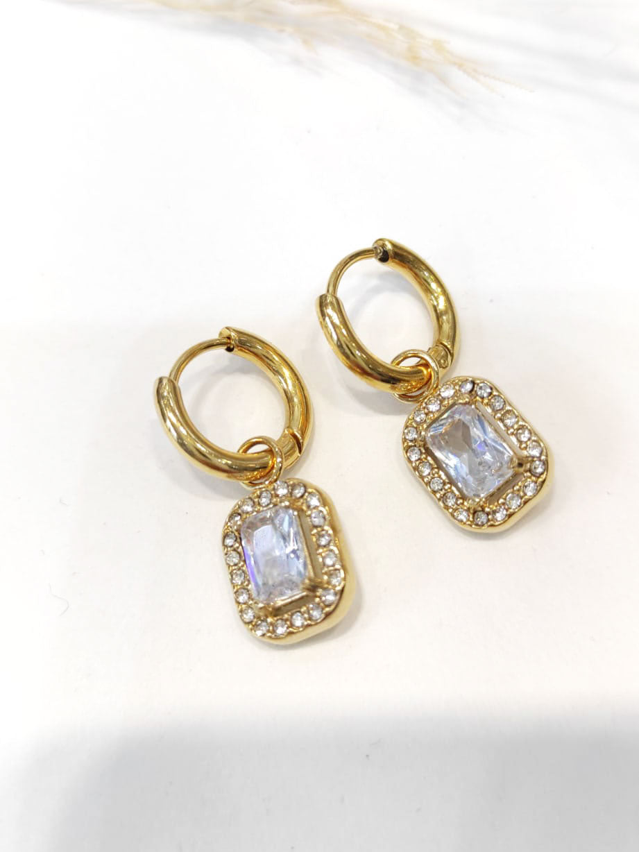 Wilma - Guldfarvet øreringe med similisten