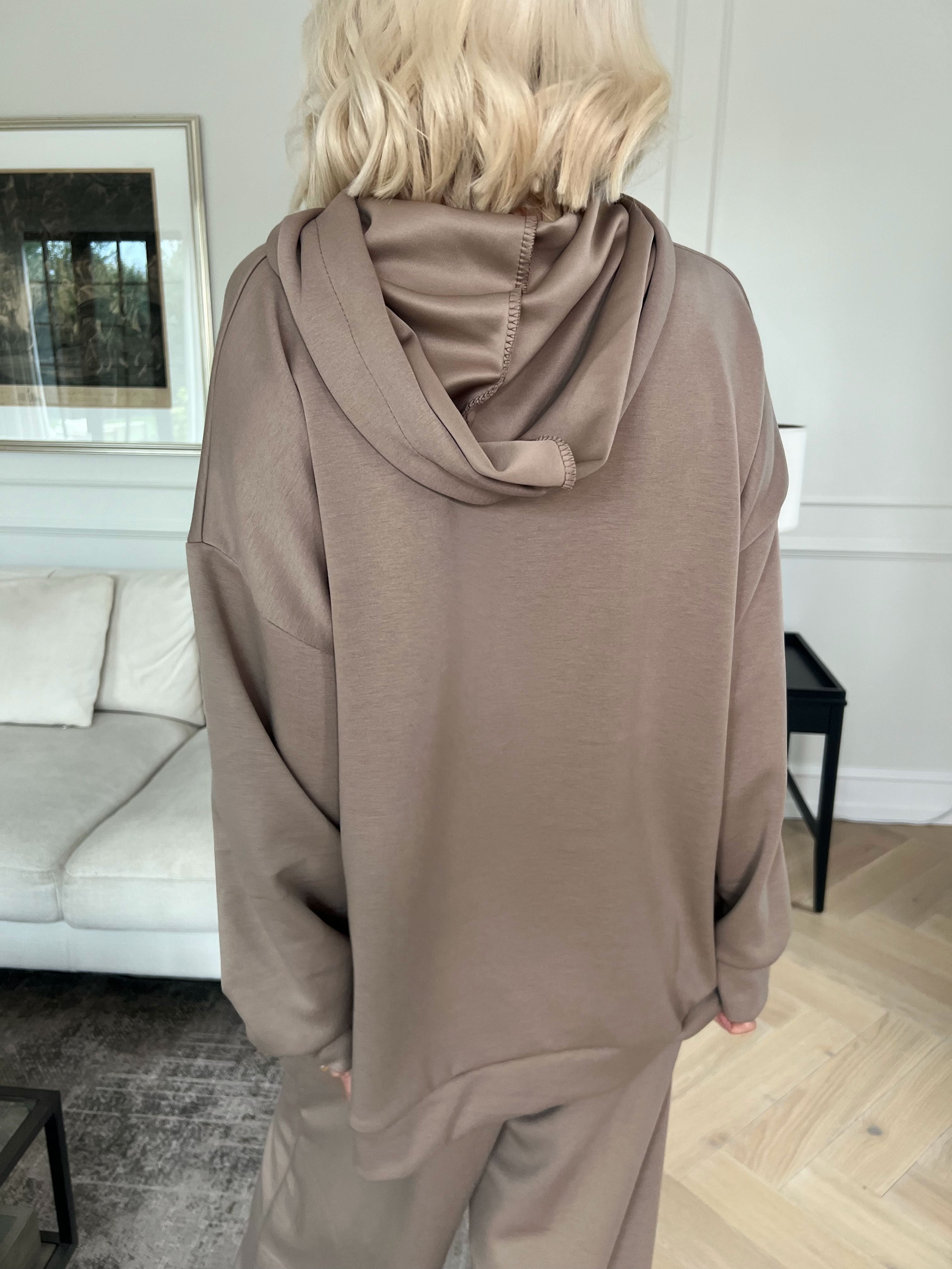 Winona - Blødt oversized joggingsæt i viskose med Vogue stående på bluse og bukser