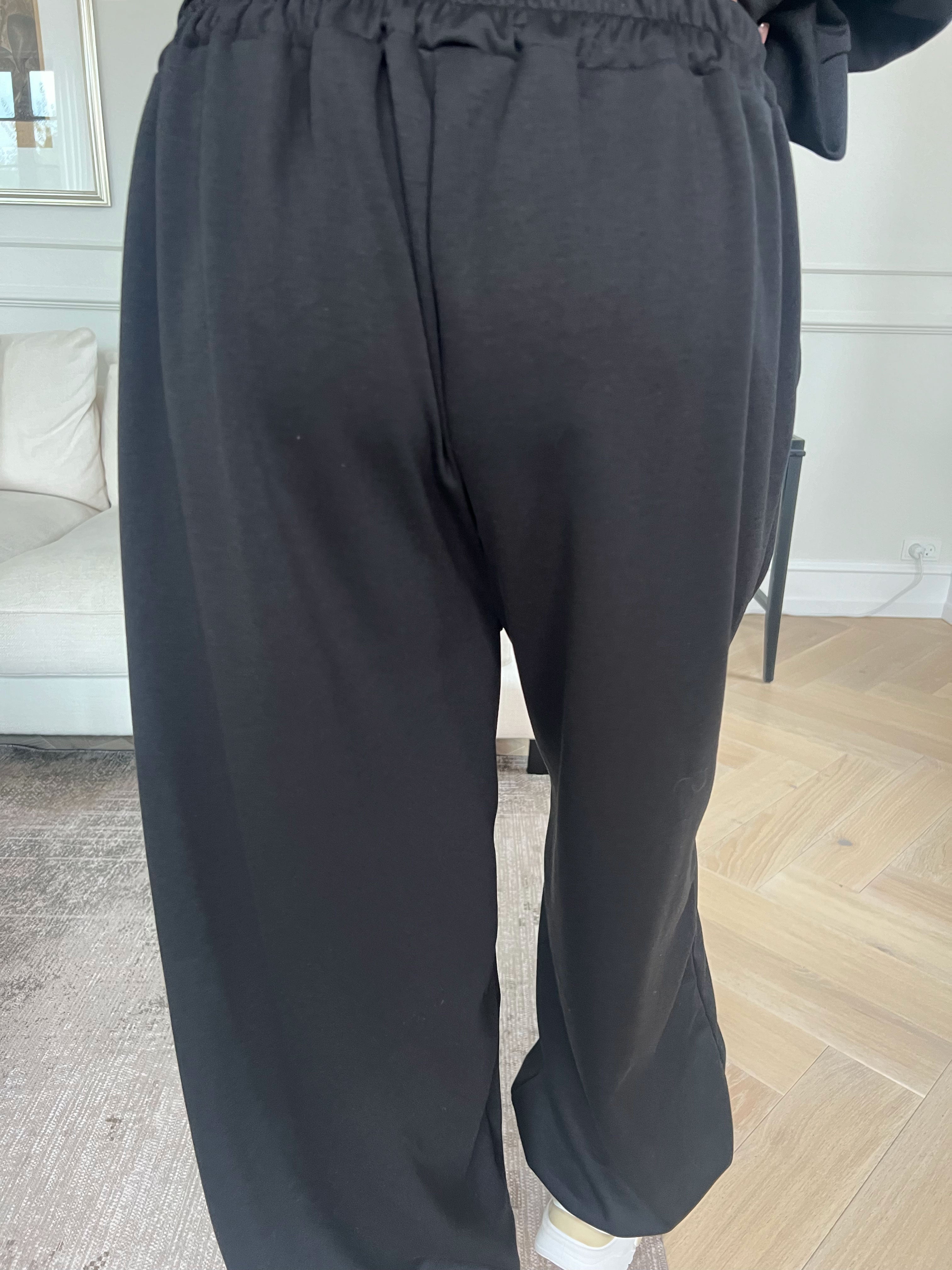 Winona - Blødt oversized joggingsæt i viskose med Vogue stående på bluse og bukser