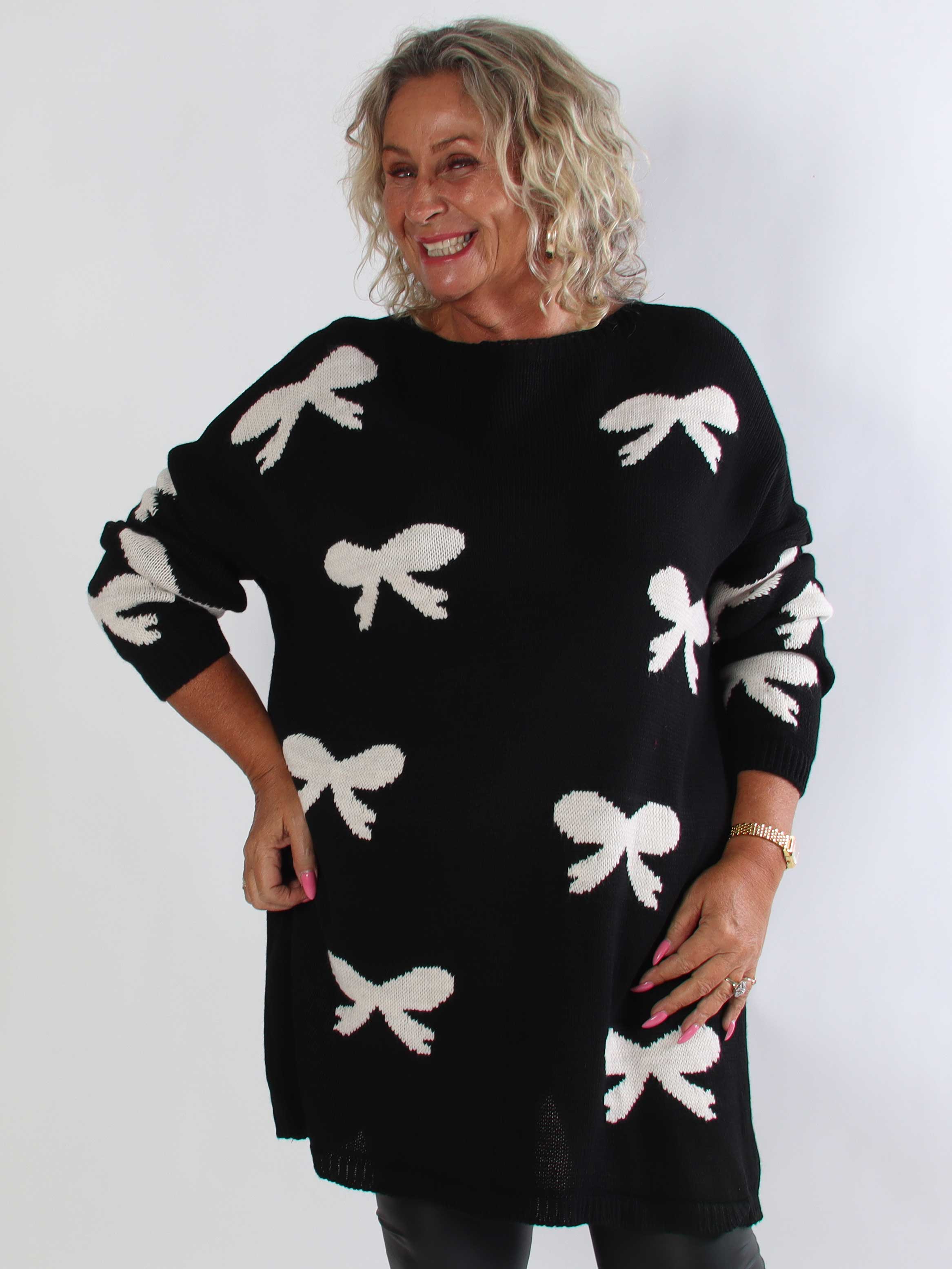 Xylia - Plus size strikkjole med fine sløjfemotiver