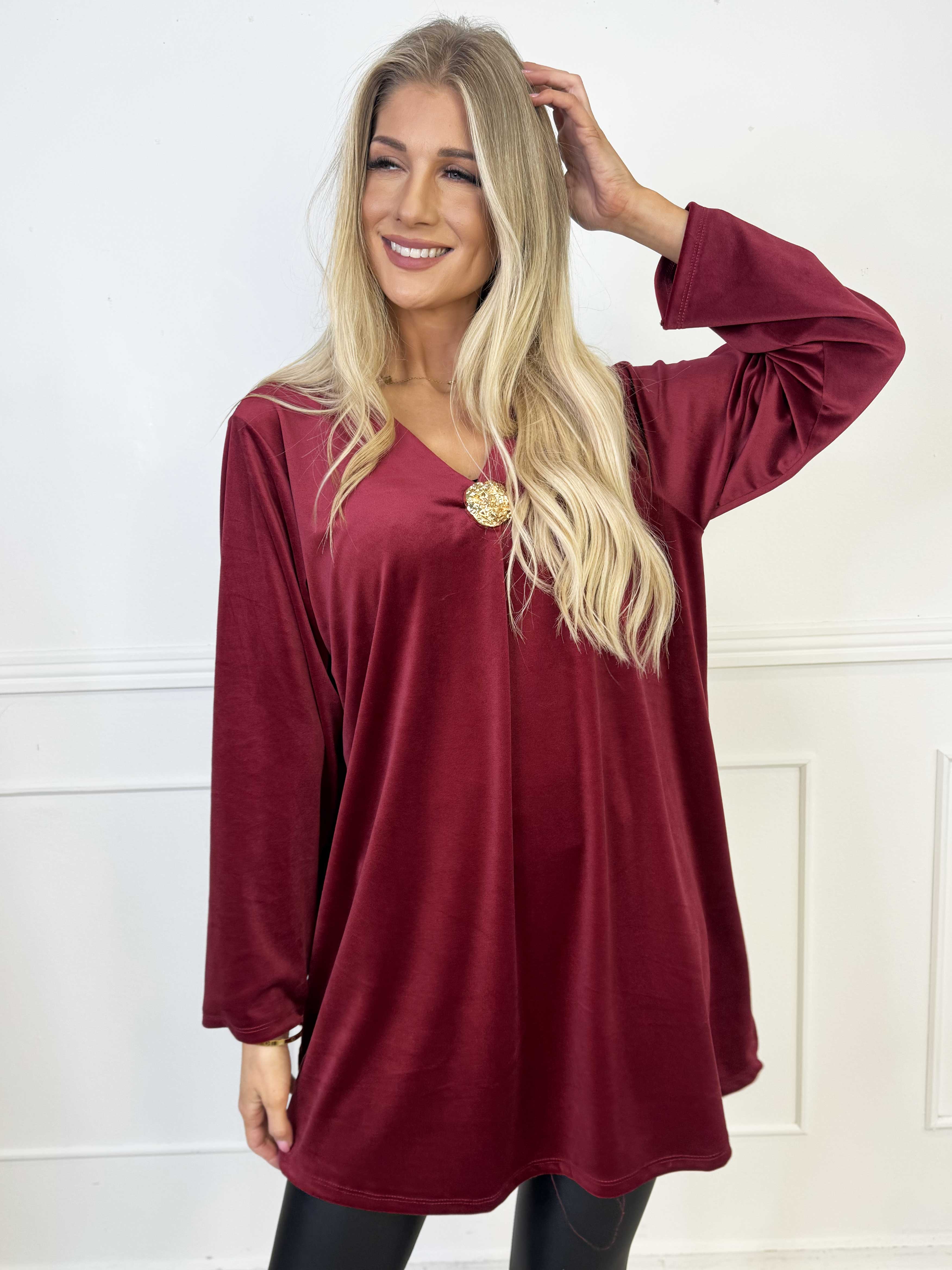 Ylva - Blød tunikakjole i velour med guld broche