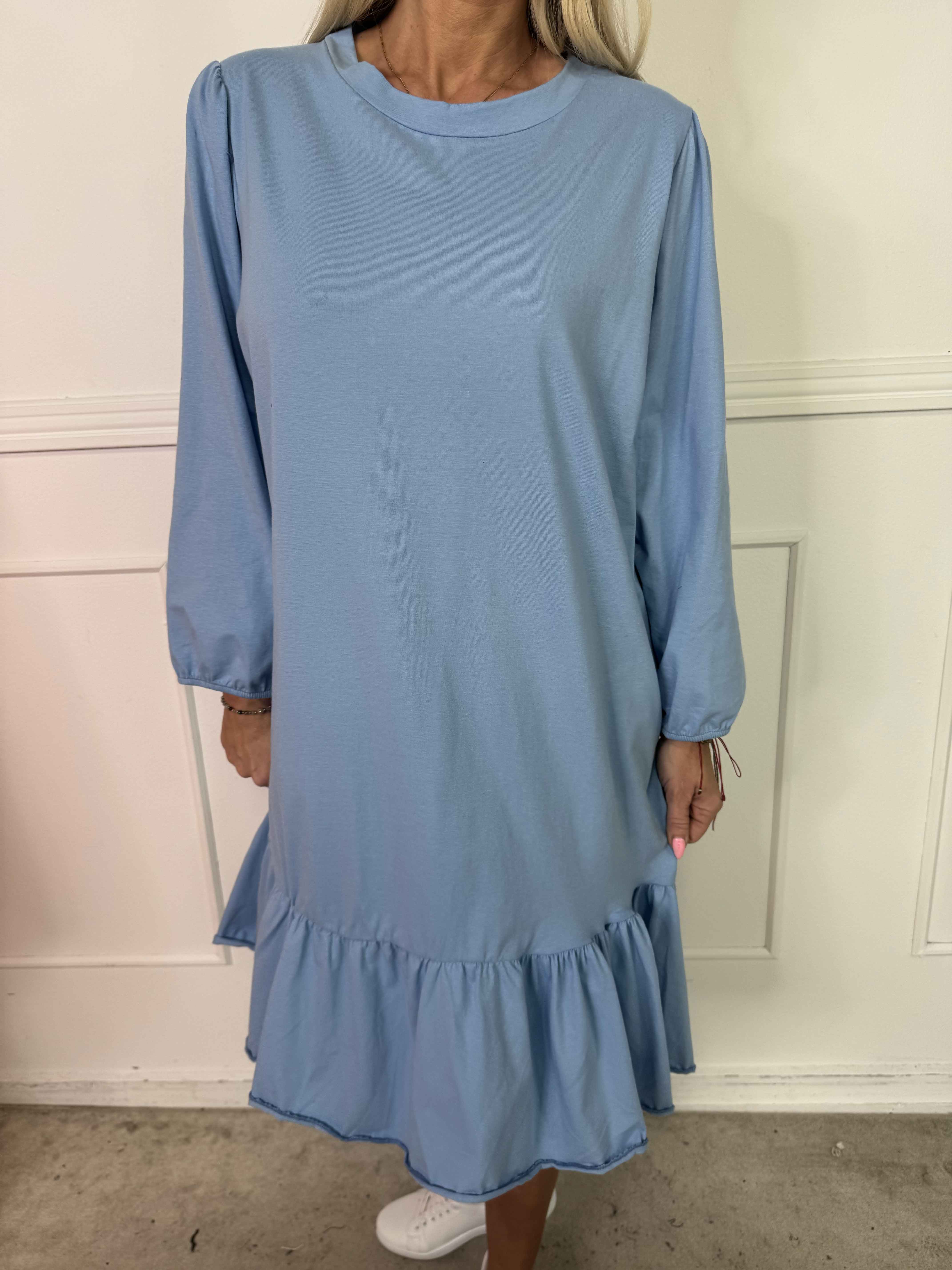 Zafira - Joggingkjole i bomuld med sød flæsekant