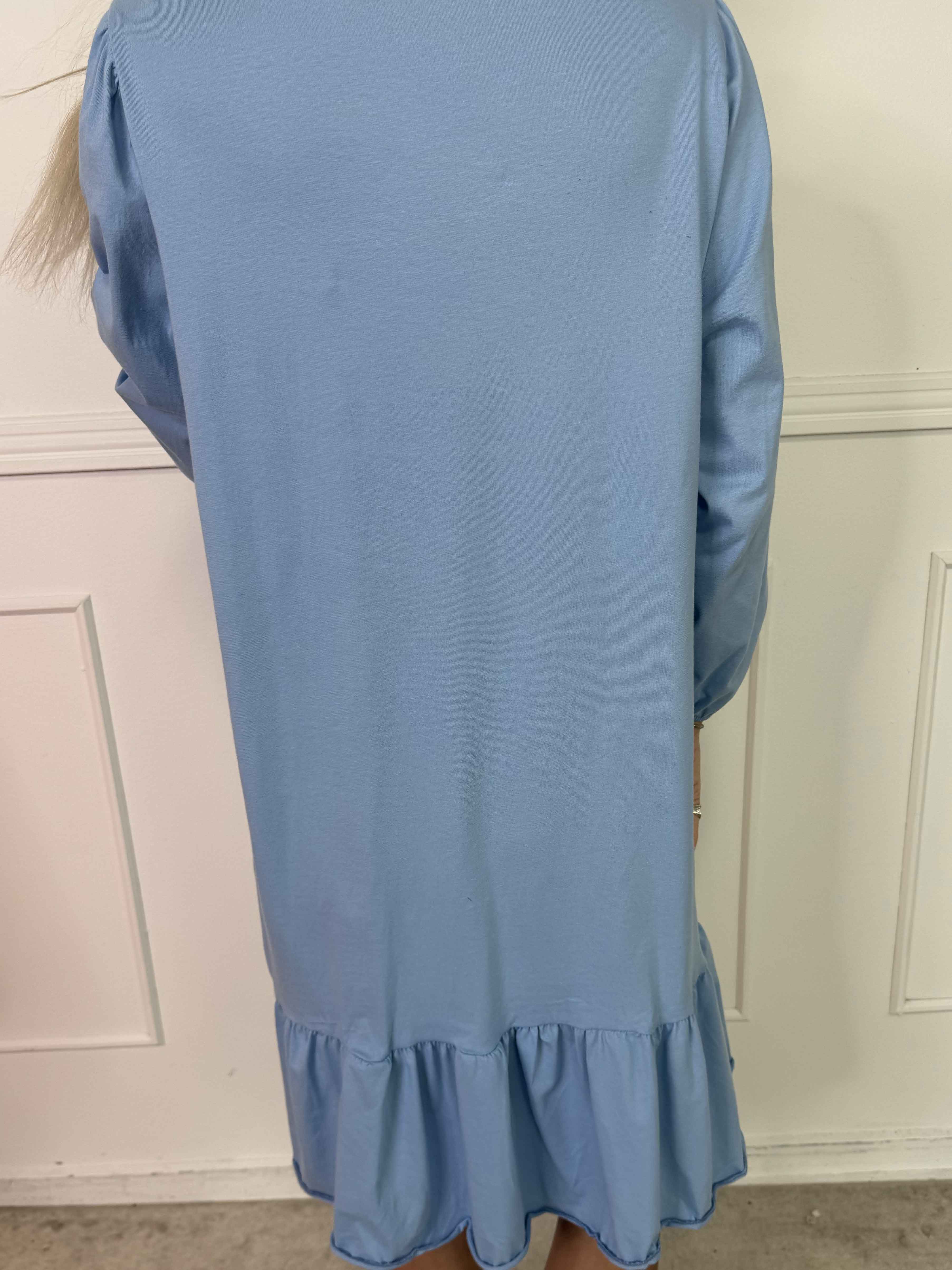 Zafira - Joggingkjole i bomuld med sød flæsekant