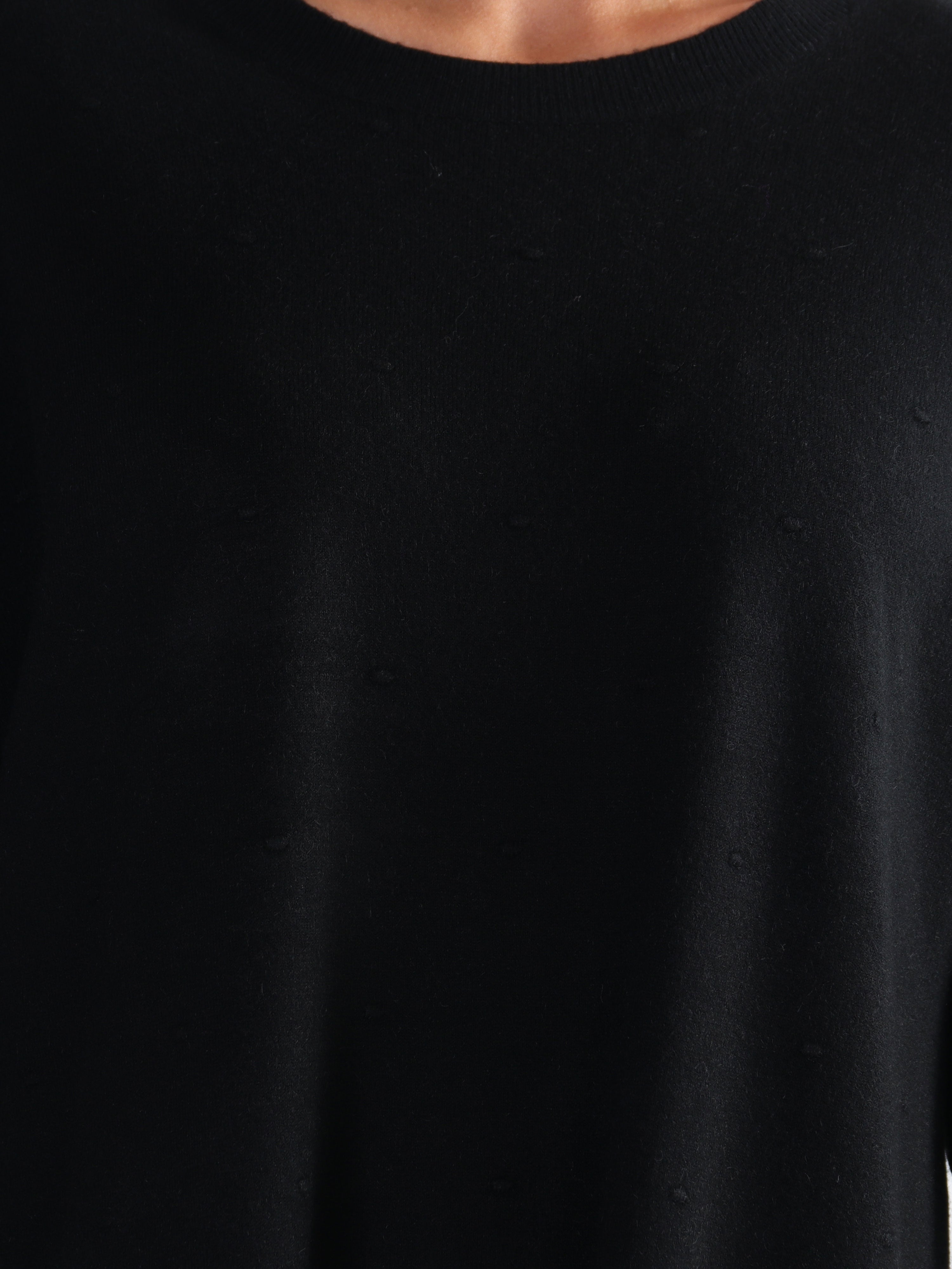 Zina - Plus size strikbluse med prikket detaljer i stoffet