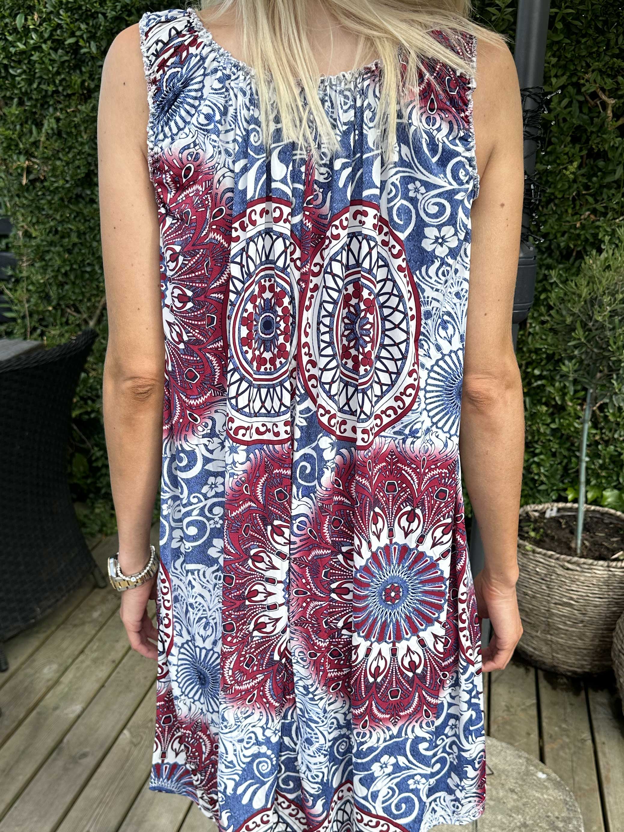 Zion - Mønstret stropkjole i elastisk stof