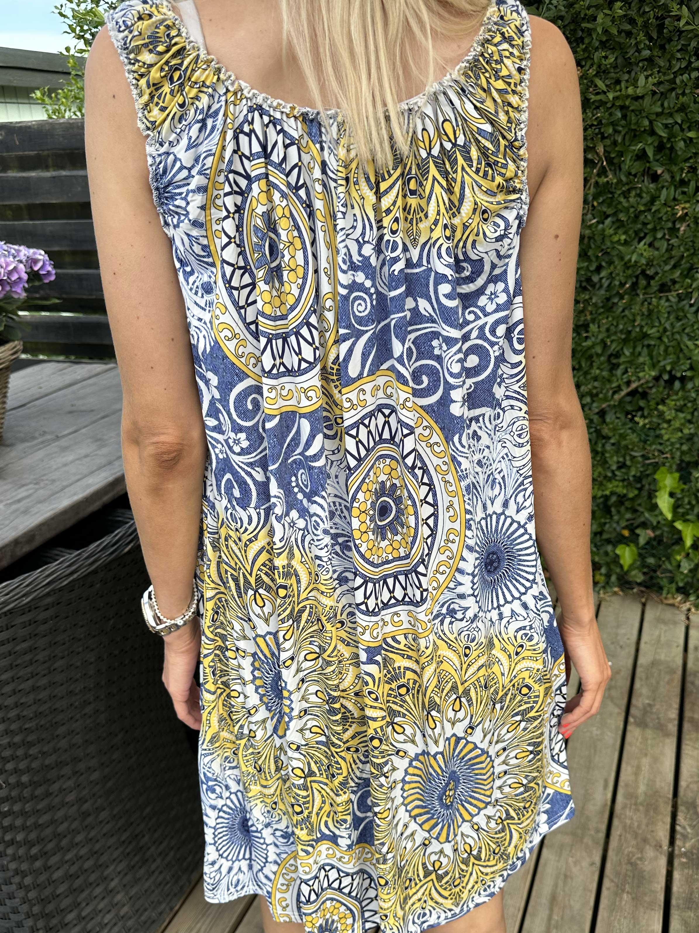 Zion - Mønstret stropkjole i elastisk stof