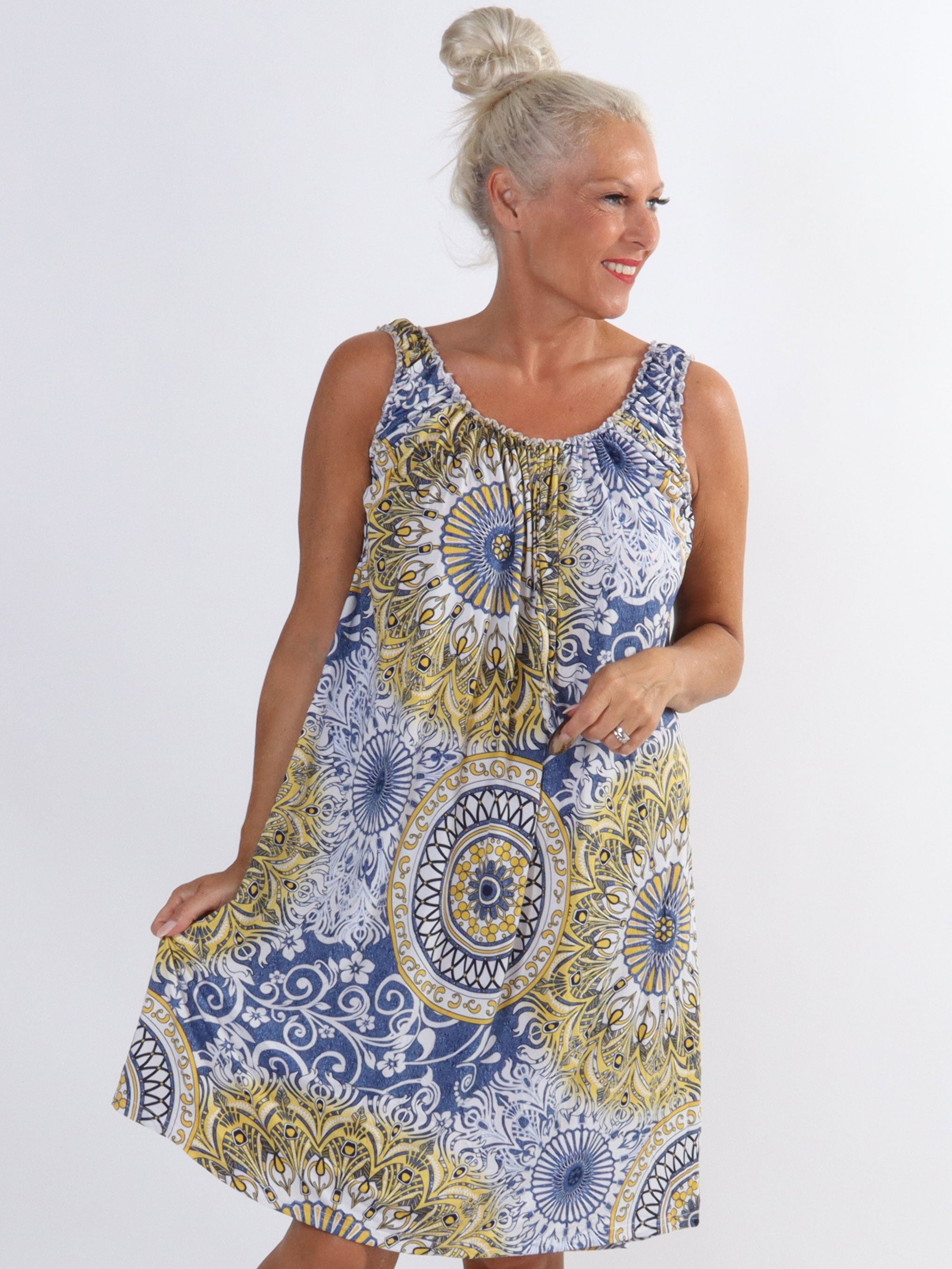 Zion - Mønstret plus size stropkjole i elastisk stof