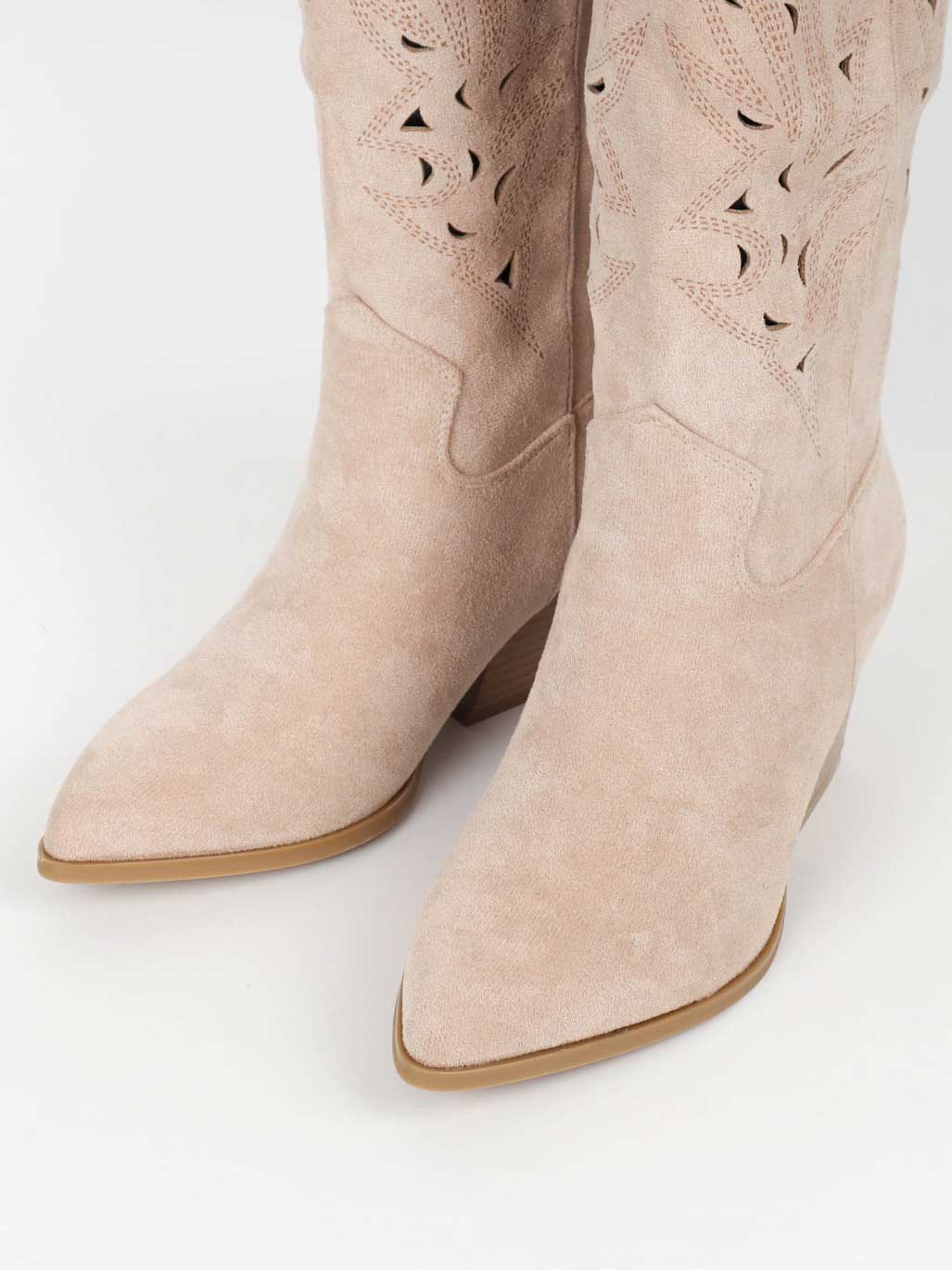 Damina - Cowboystøvler i ruskindslook med mønstret huller i