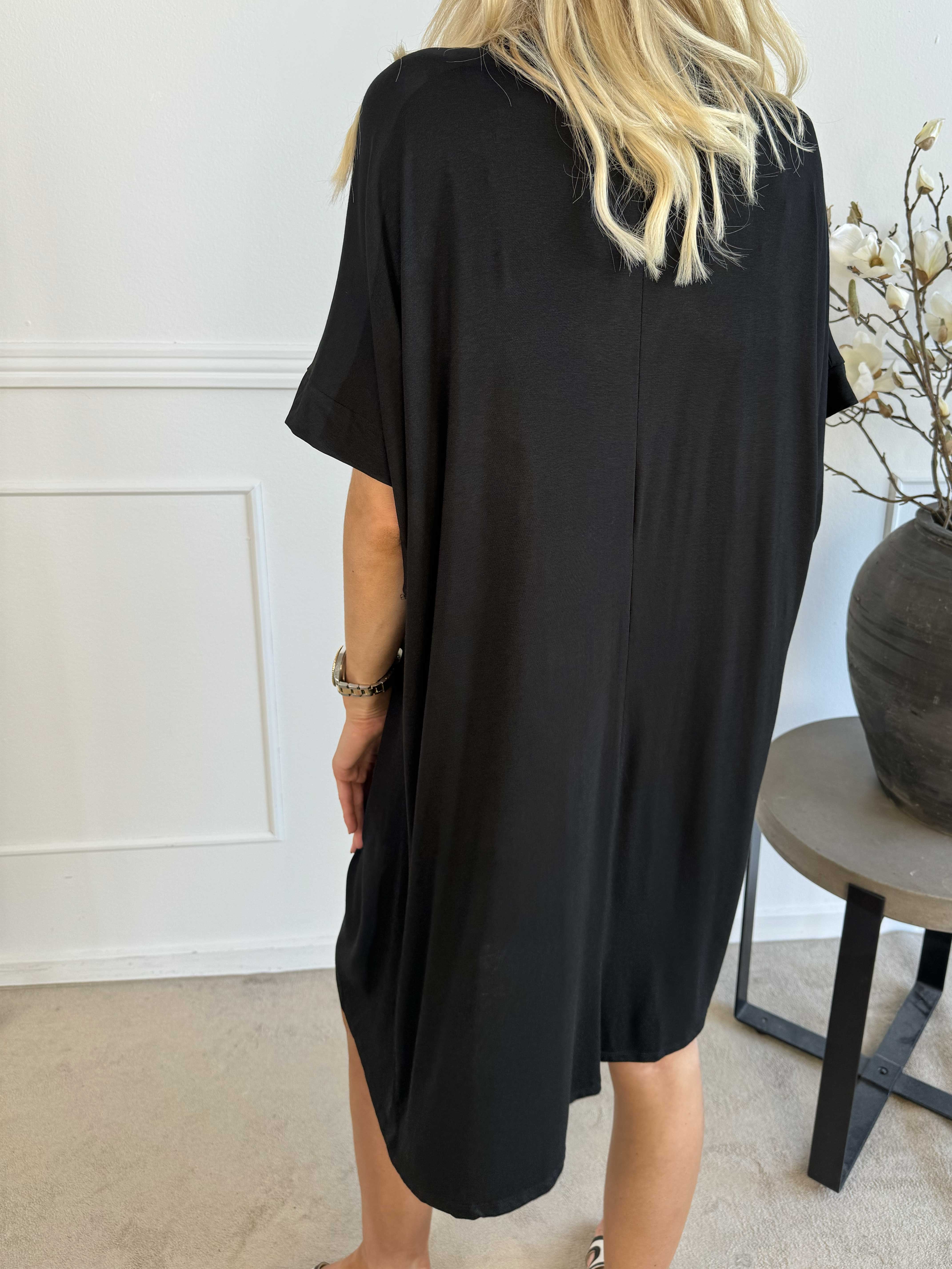 Adana - Sød tunika i viskose med lynlås i udskæringen