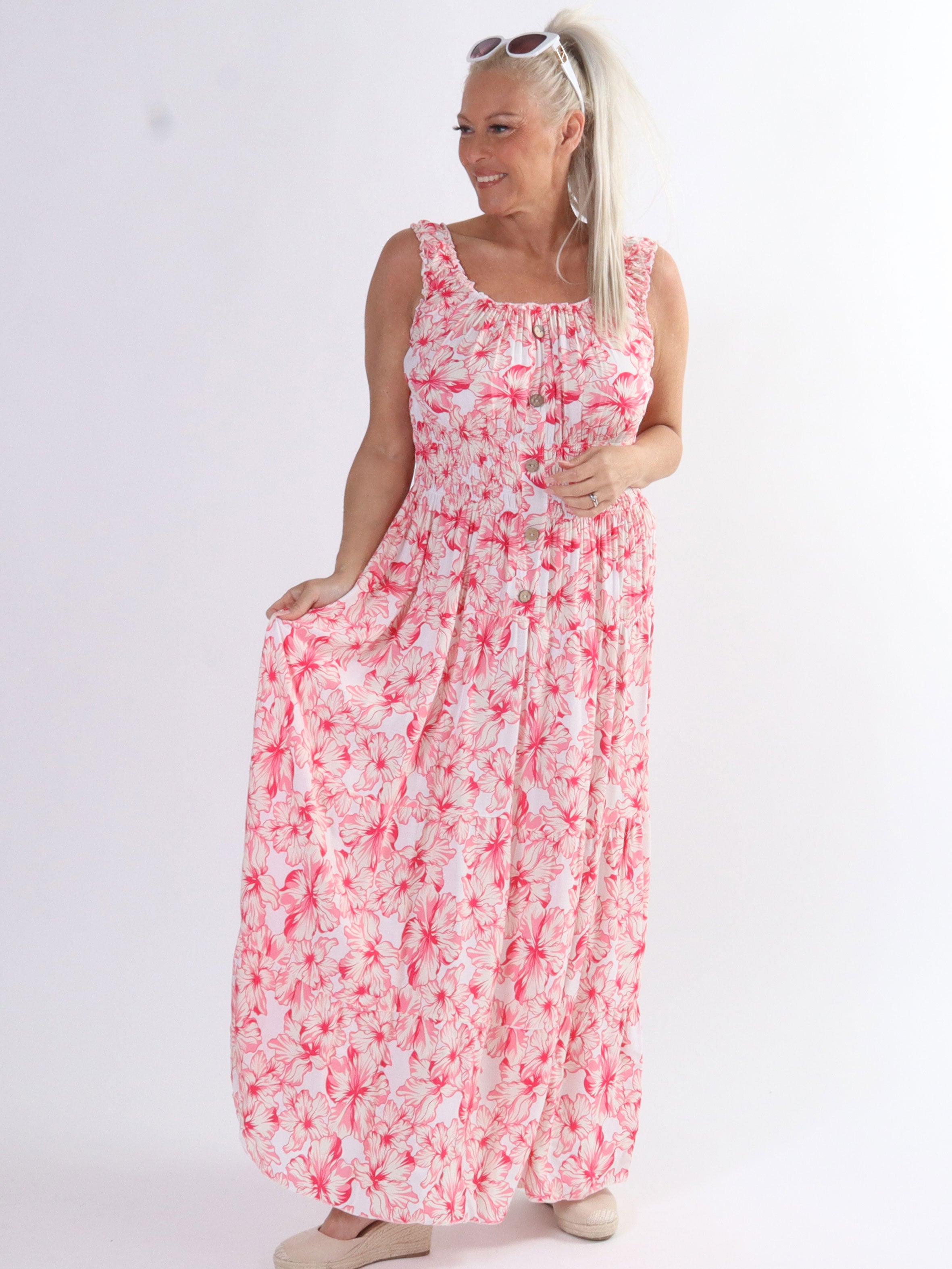 Alicia Hawaii - Sød plus size kjole med smock og hawaii blomster