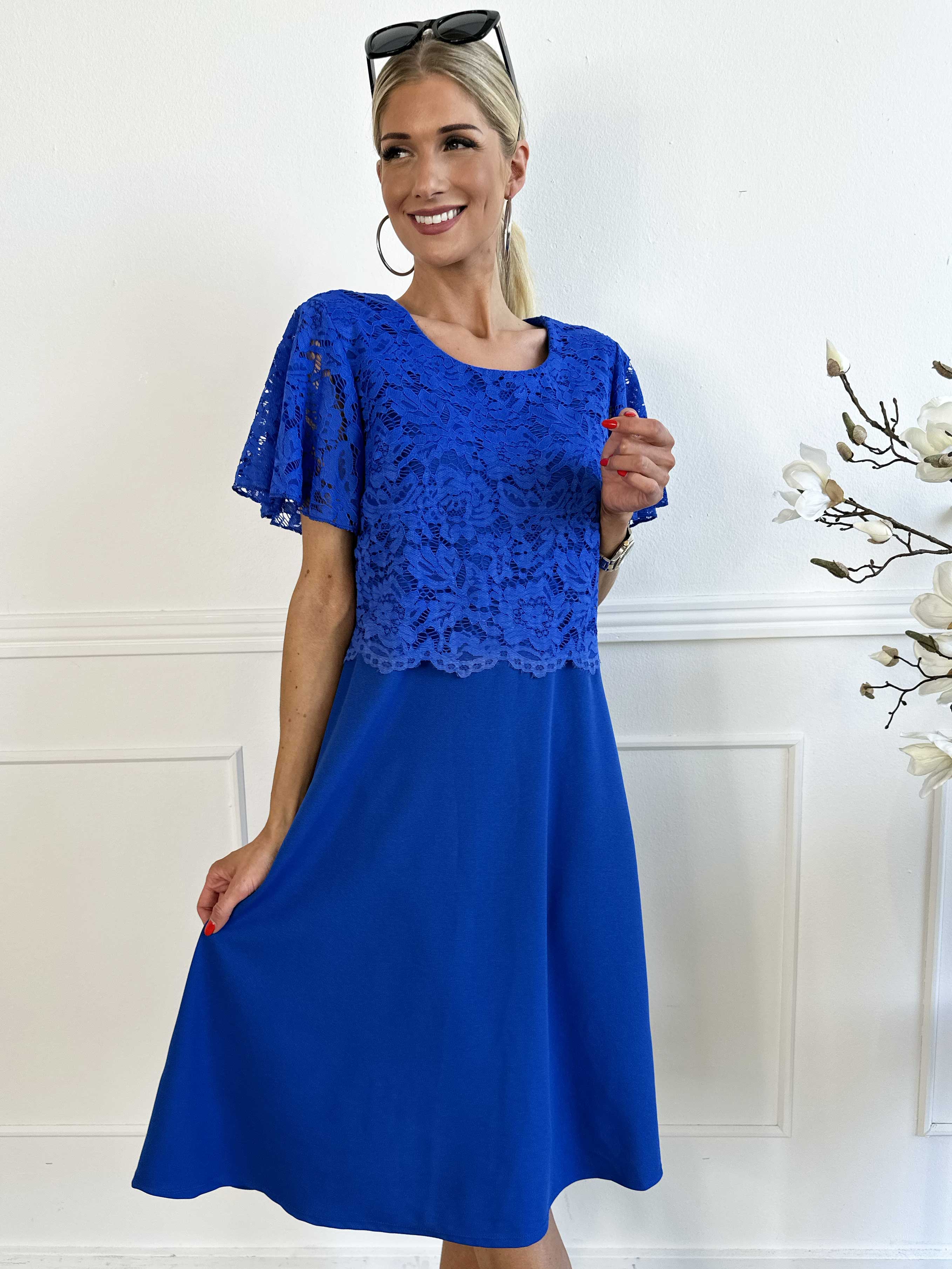 Aniki - Fin feminin kjole med blondestykke foroven