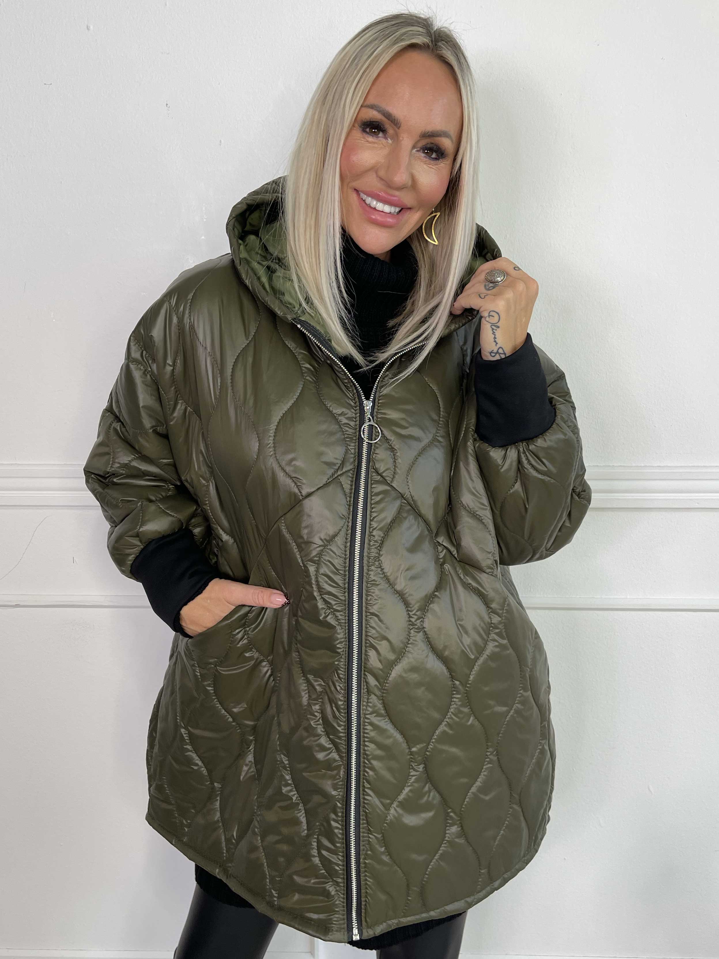 Augusta - Quiltet overgangsjakke med hætte og lynlås