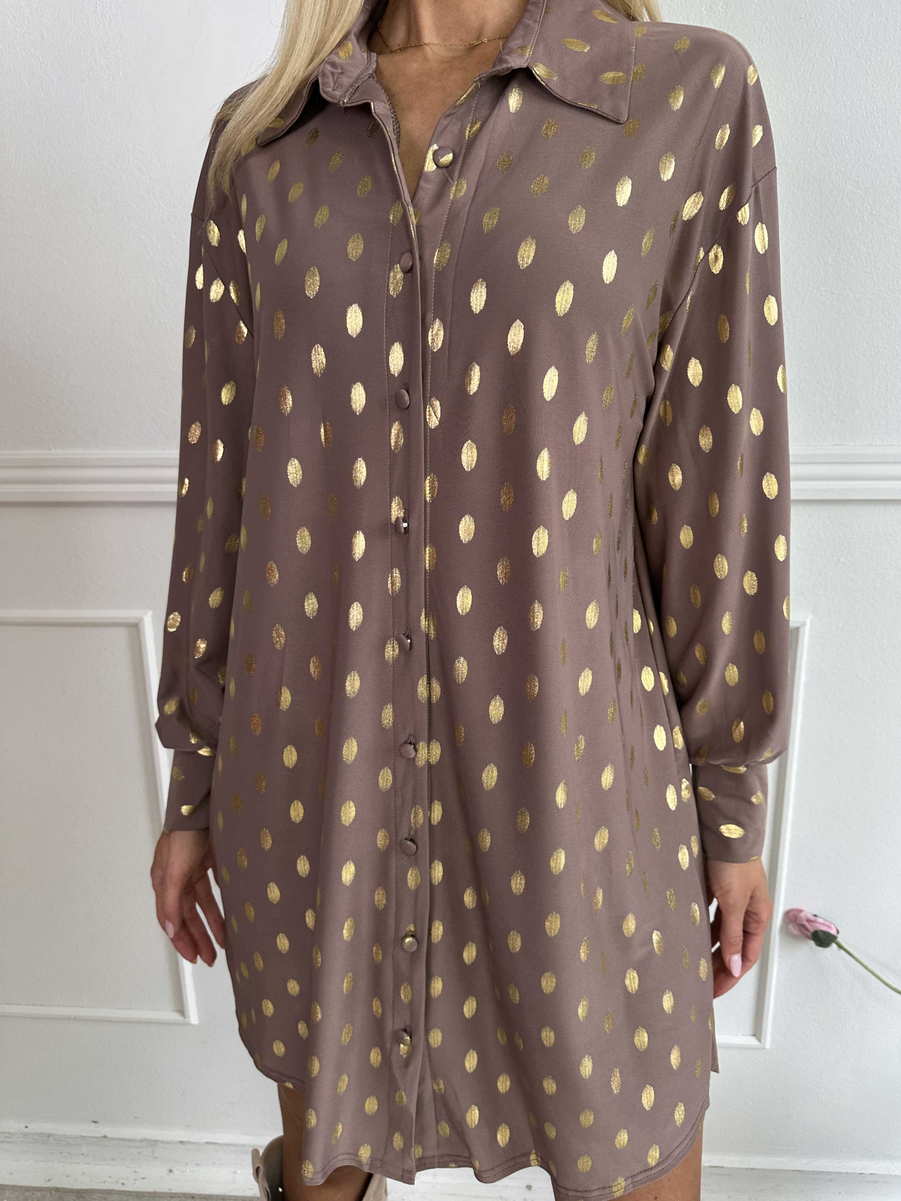 Belinda - Skjortekjole detaljeret med guld dutter