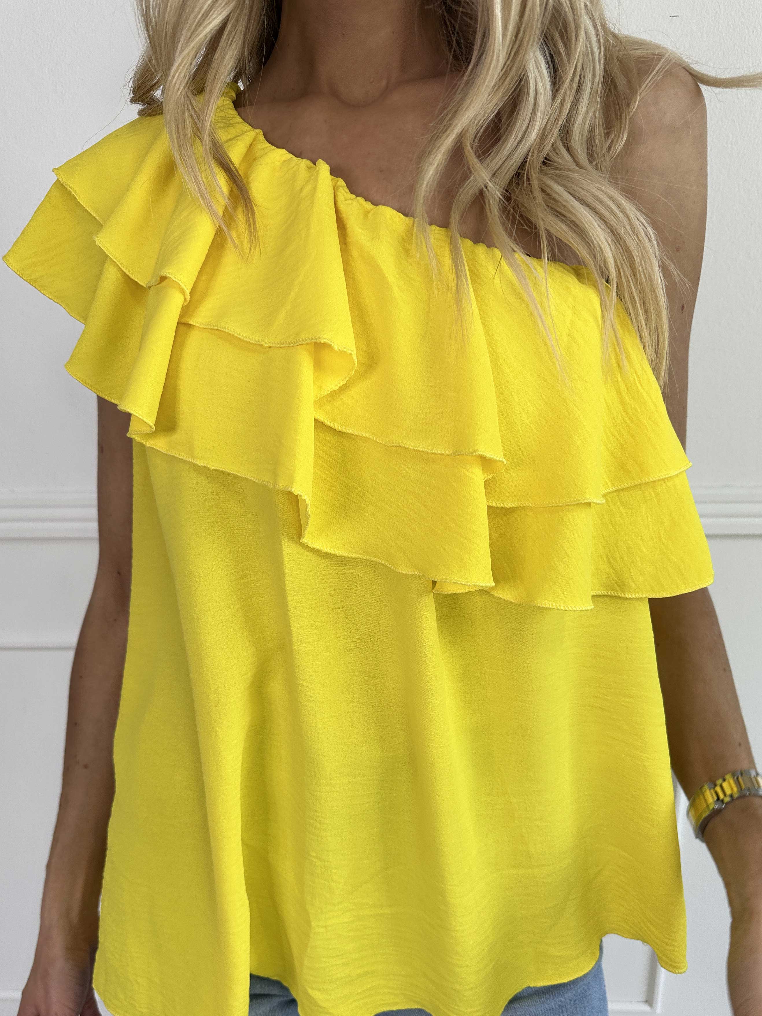 Catelyn Top - Sød one shoulder top med flæser