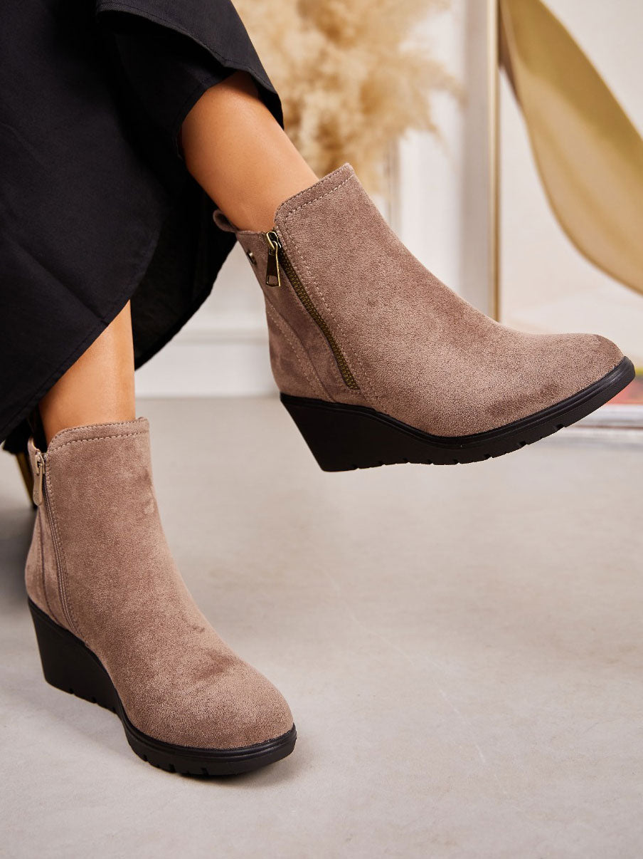 Mattia - Støvle med lynlåsdetalje og lille kilehæl