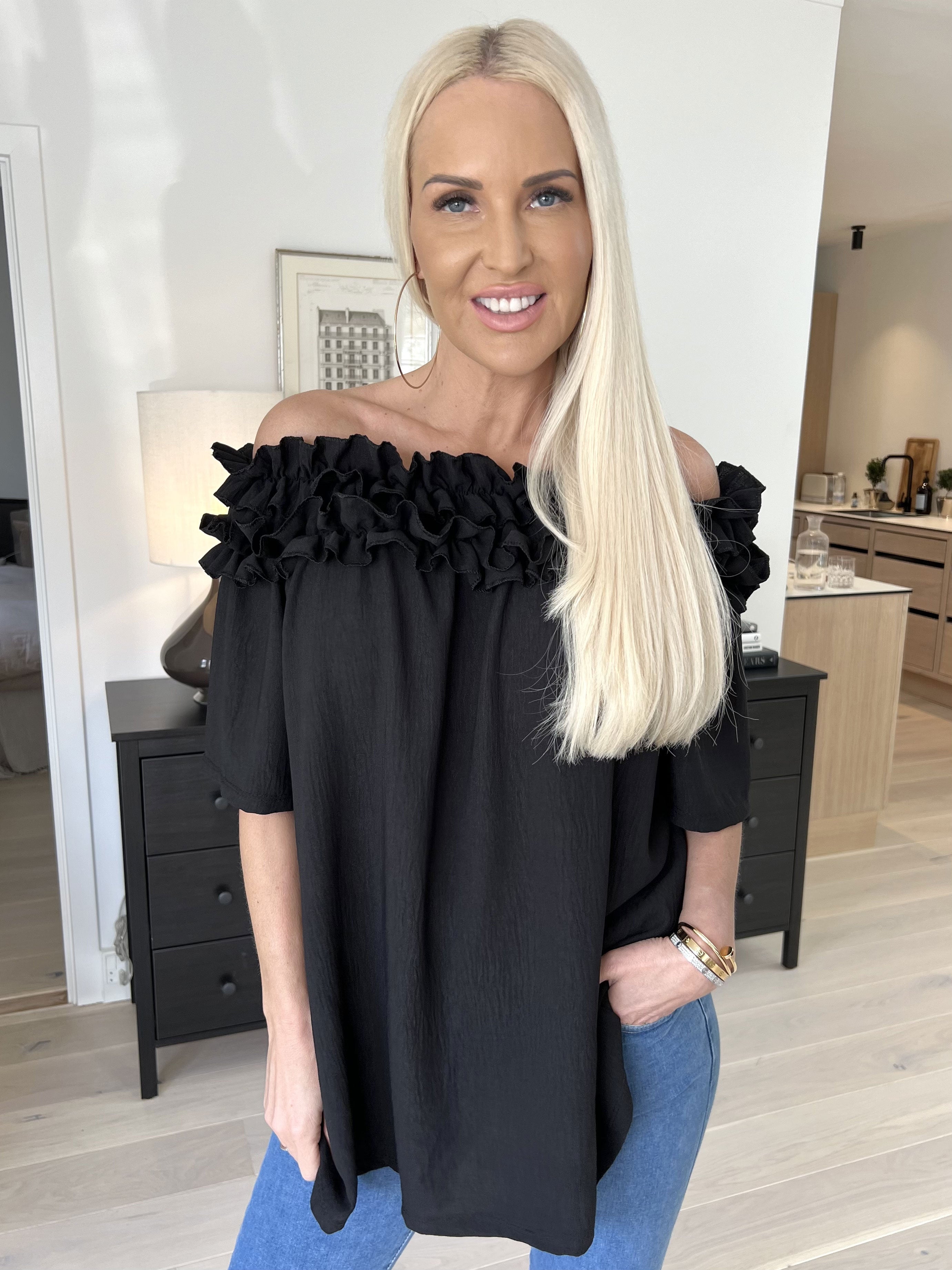 Chili Sleeveless - Fineste tunika med elastik og flæser i udskæringen