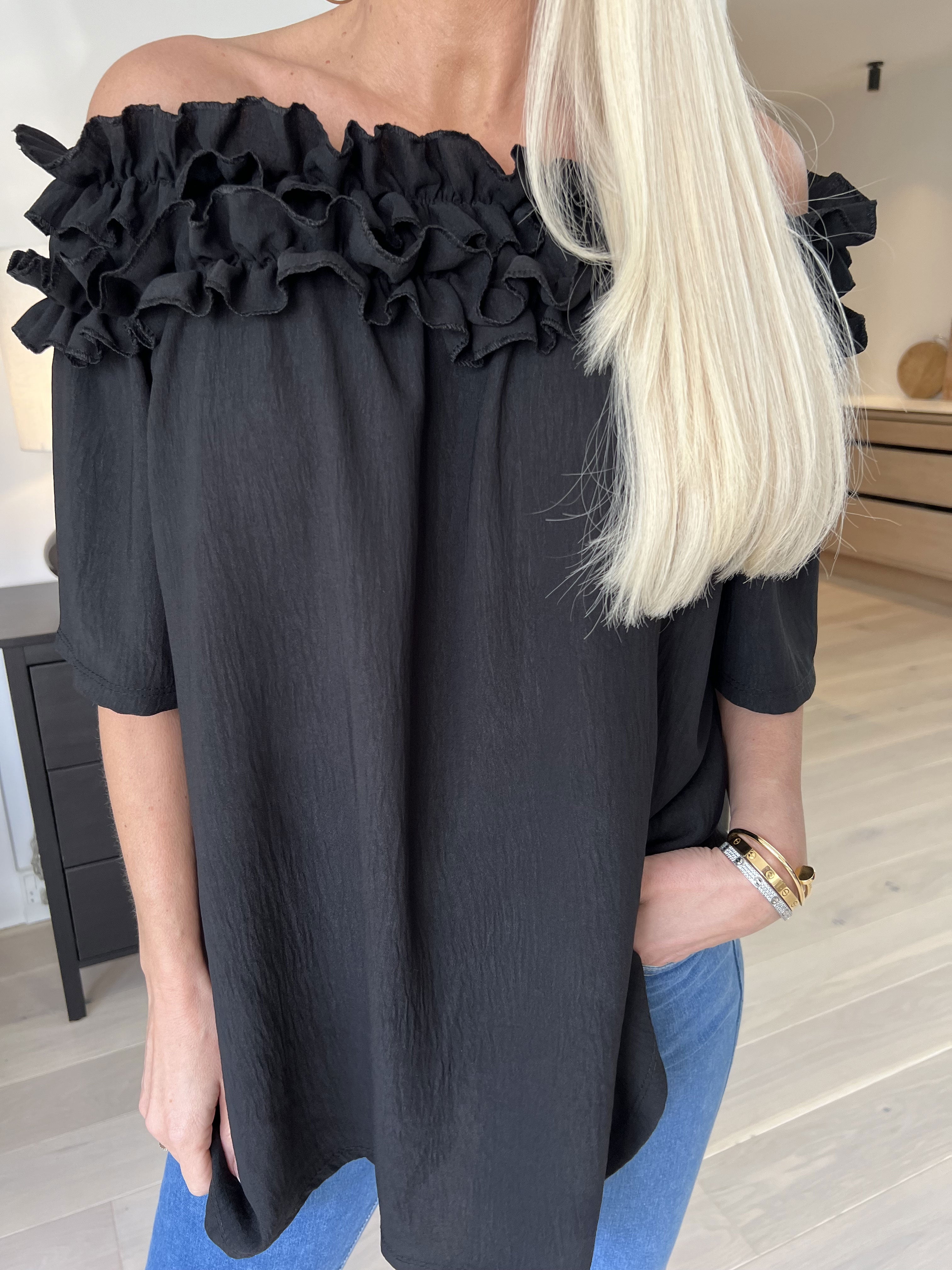 Chili Sleeveless - Fineste tunika med elastik og flæser i udskæringen