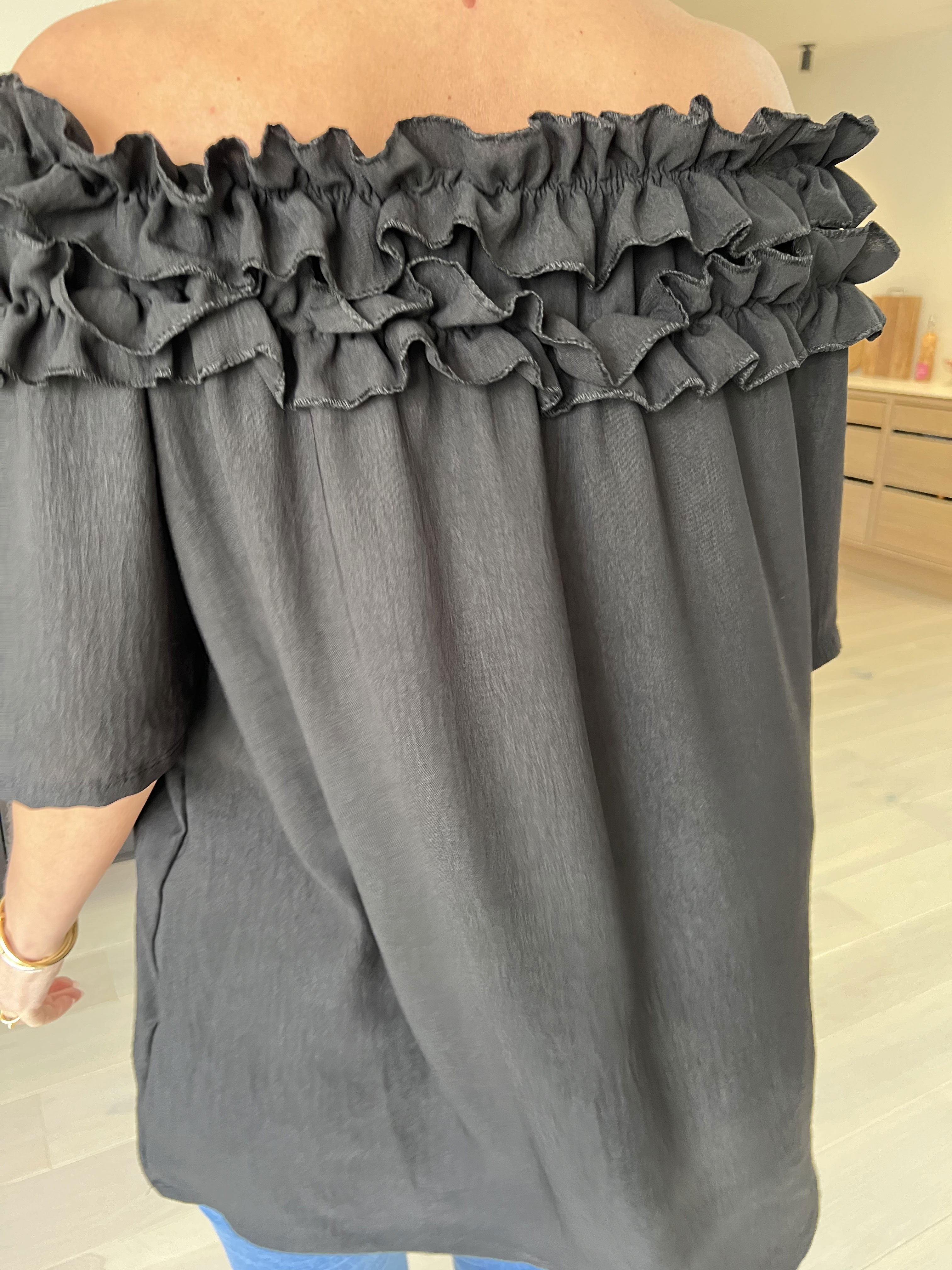 Chili Sleeveless - Fineste tunika med elastik og flæser i udskæringen