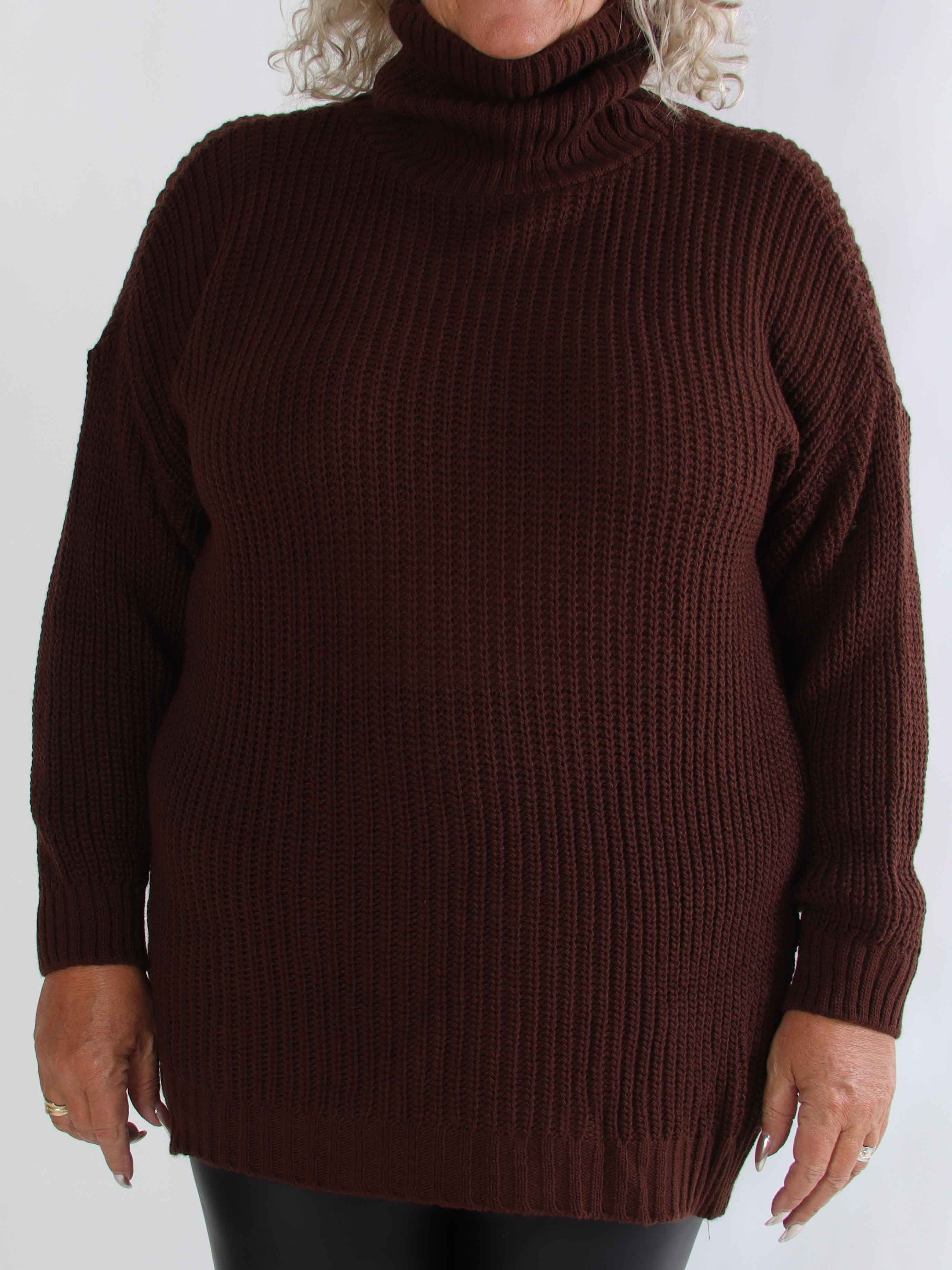 Cindy - Ensfarvet hyggelig plus size striktrøje med rullekrave