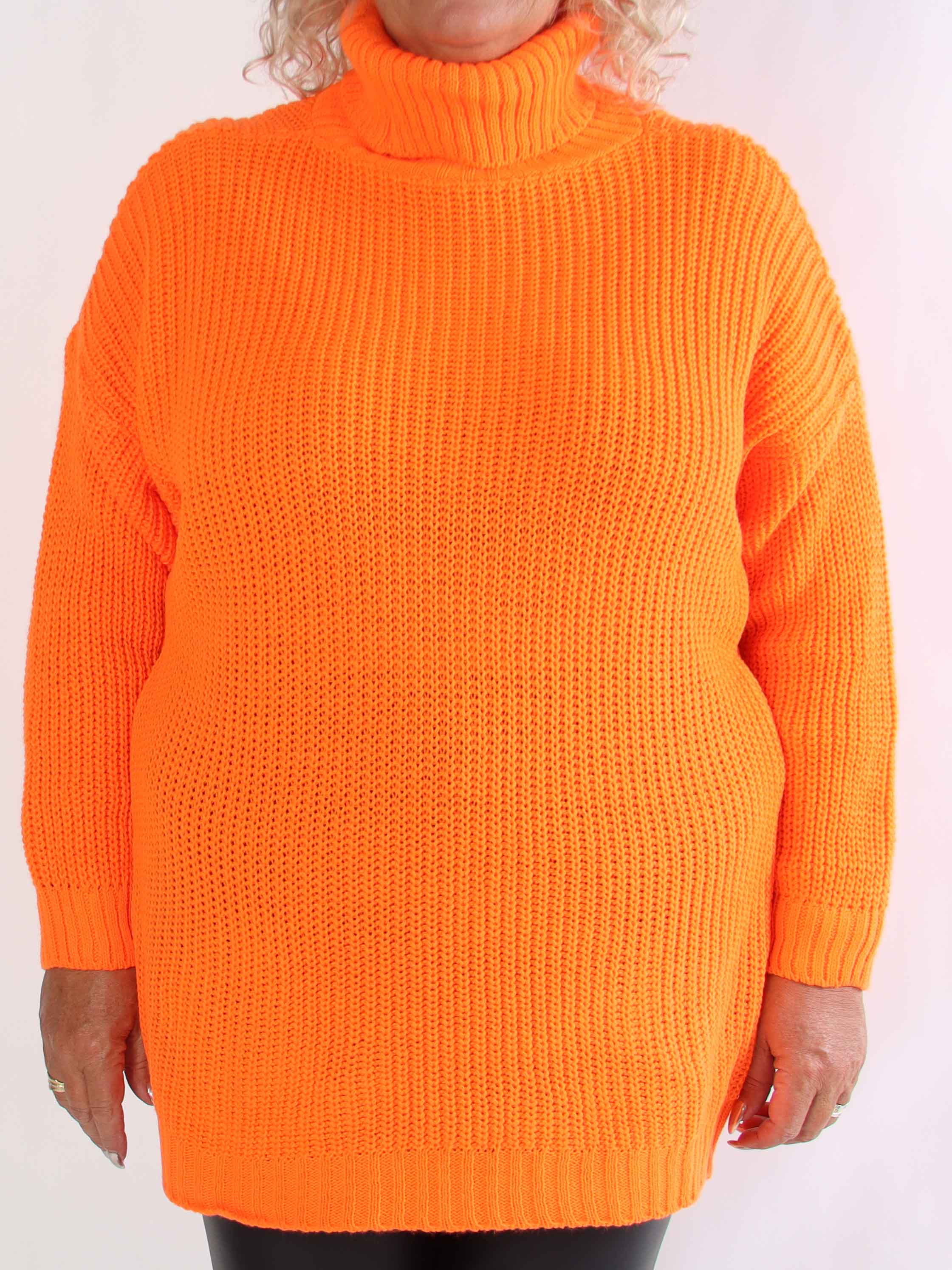 Cindy - Ensfarvet hyggelig plus size striktrøje med rullekrave