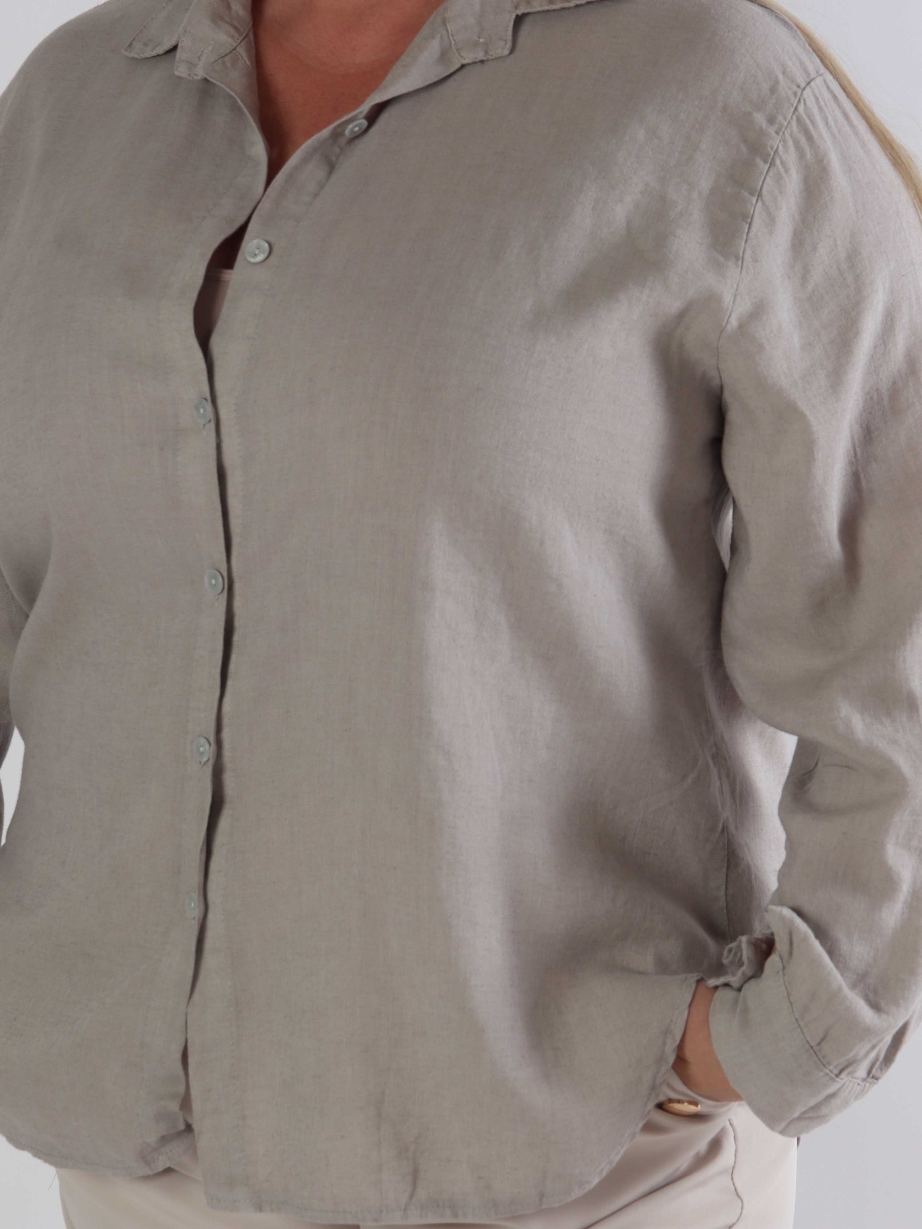 Clara Shirt - Ensfarvet plus size skjorte i viskose og hør