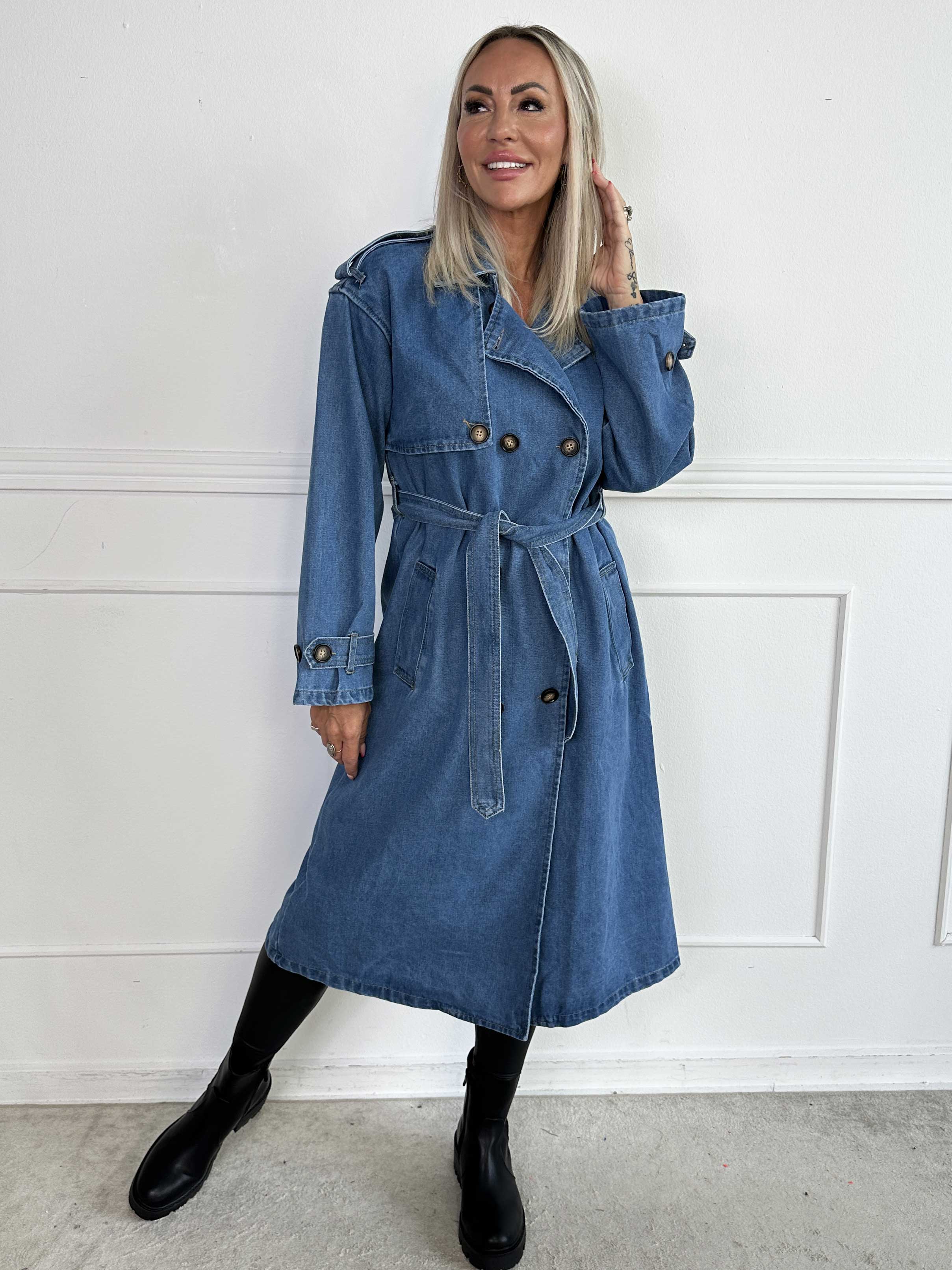 Dafne - Lang trenchcoat i denim