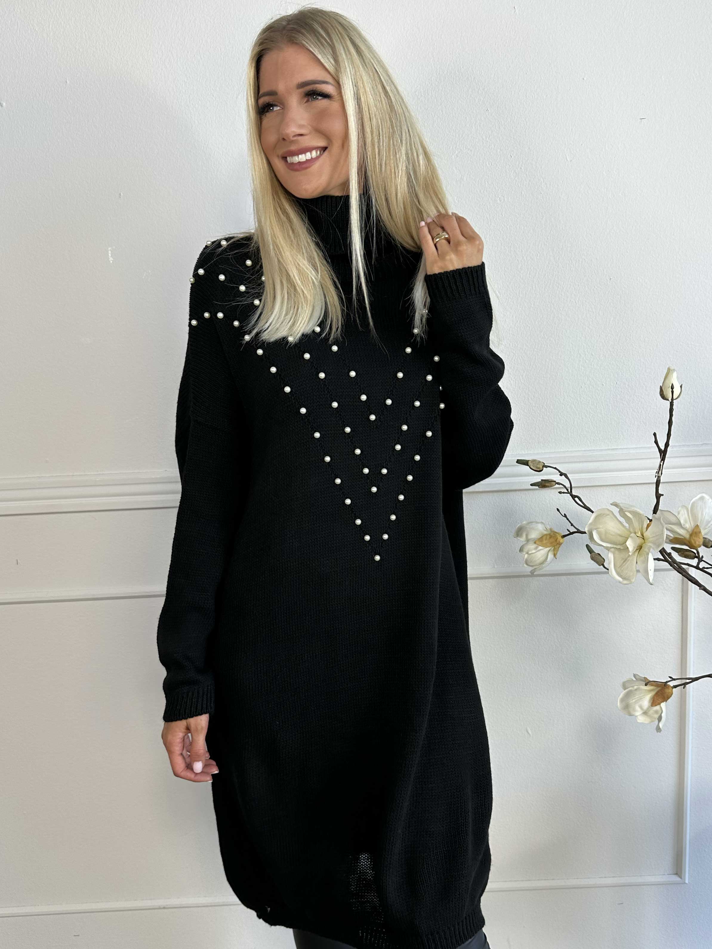 Desire - Strikkjole med turtleneck og hvide perler