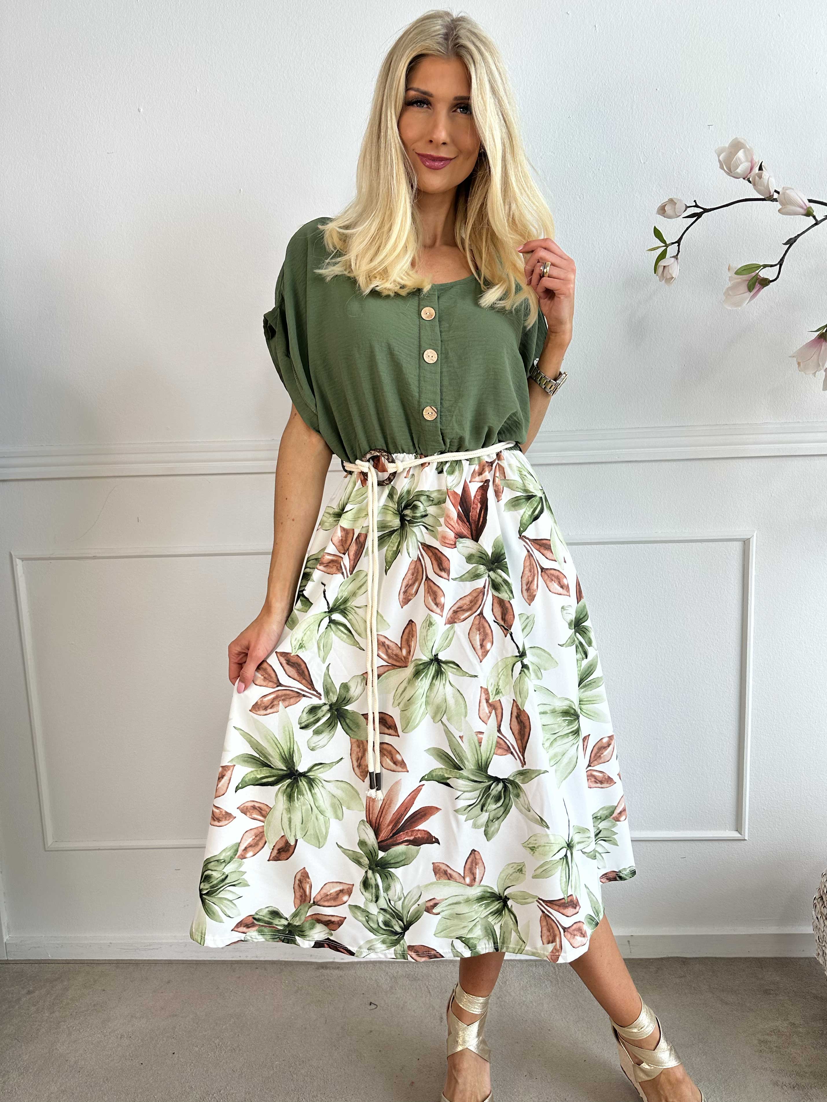 Dina - Fin kjole med elastik i taljen og pynteknapper