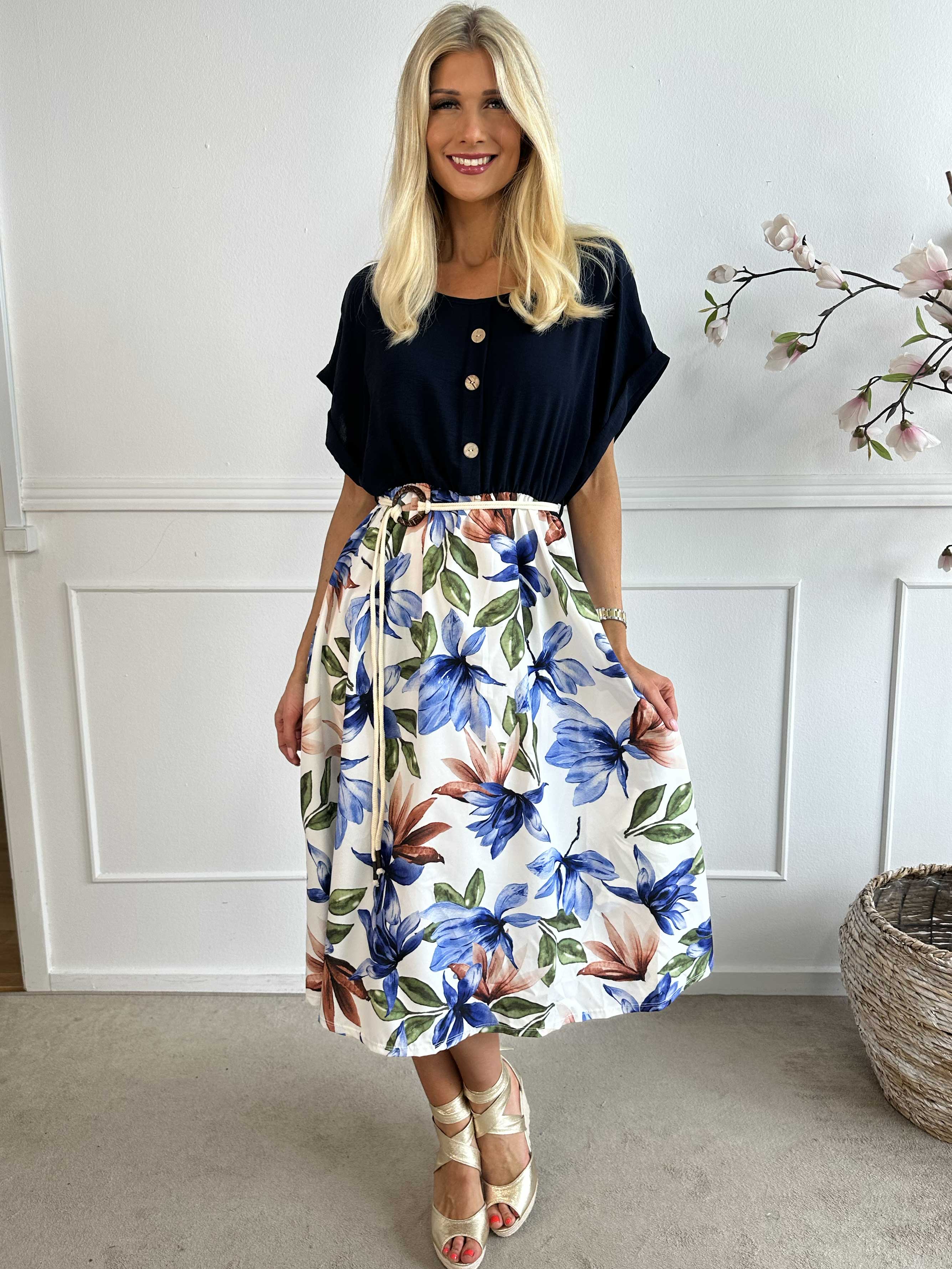 Dina - Fin kjole med elastik i taljen og pynteknapper