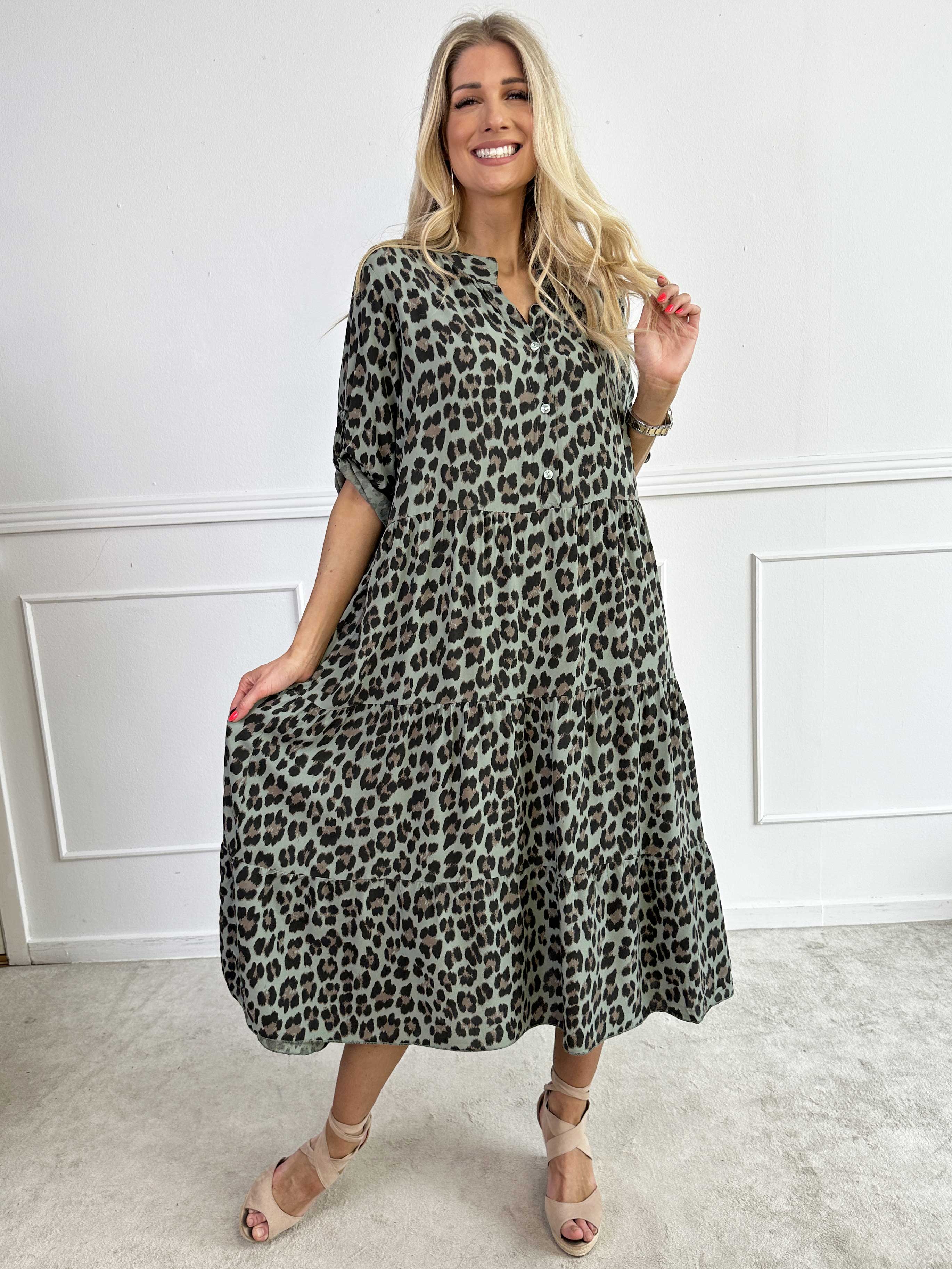 Dotti Leo - Kjole med leopardprint i viskose med lag på lag look