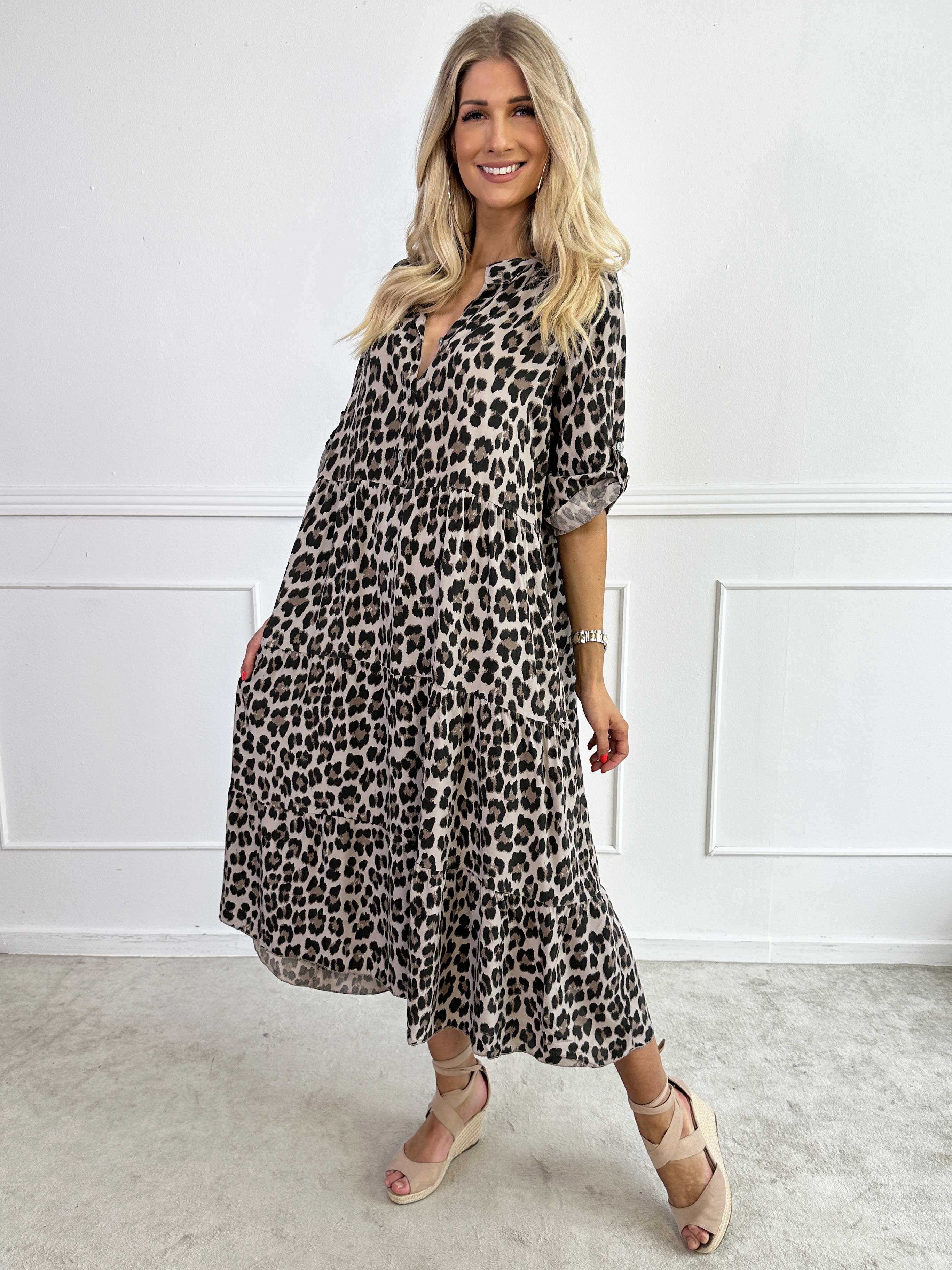 Dotti Leo - Kjole med leopardprint i viskose med lag på lag look