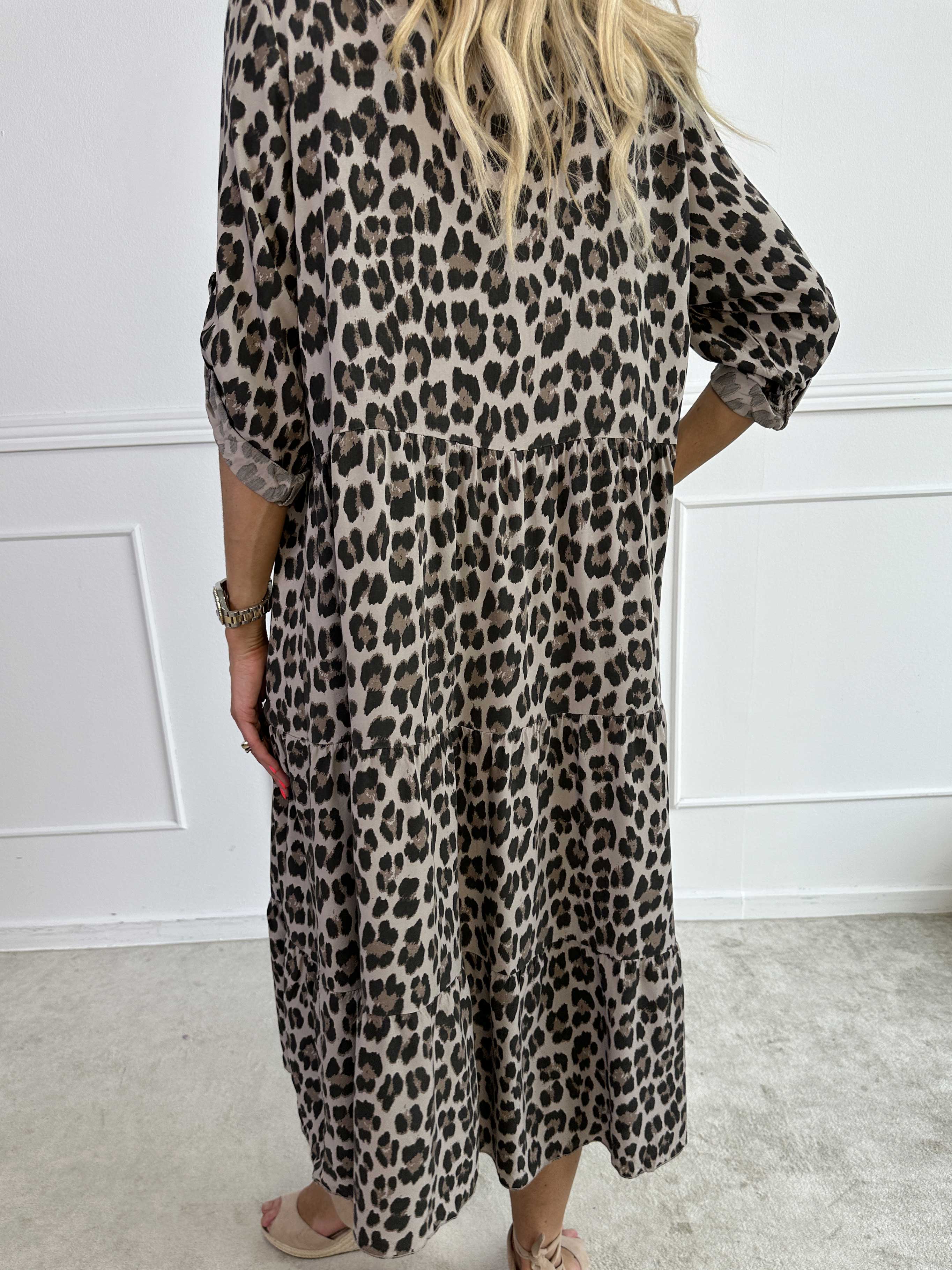Dotti Leo - Kjole med leopardprint i viskose med lag på lag look
