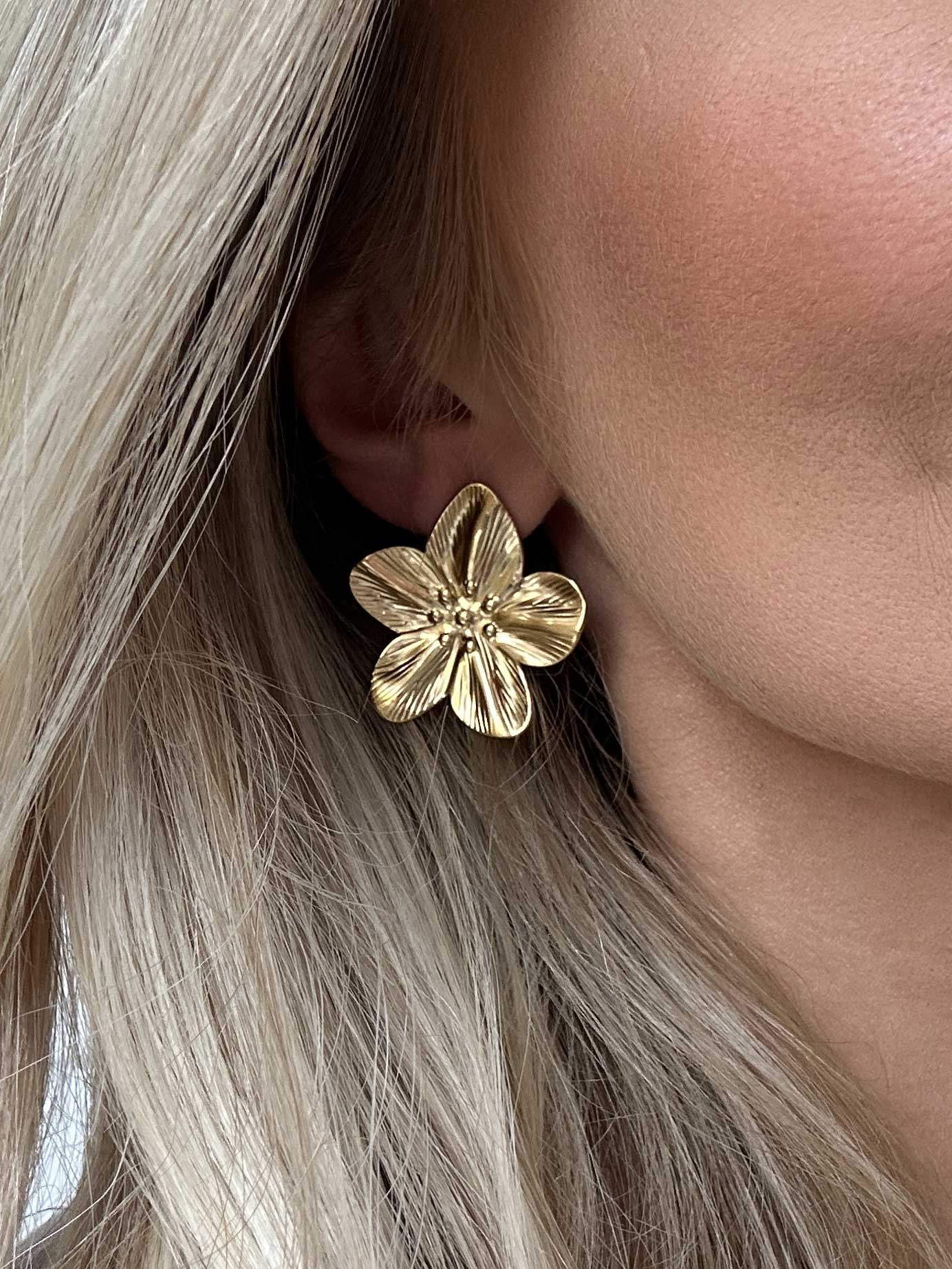 Elizabeth - Guldfarvede blomster øreringe