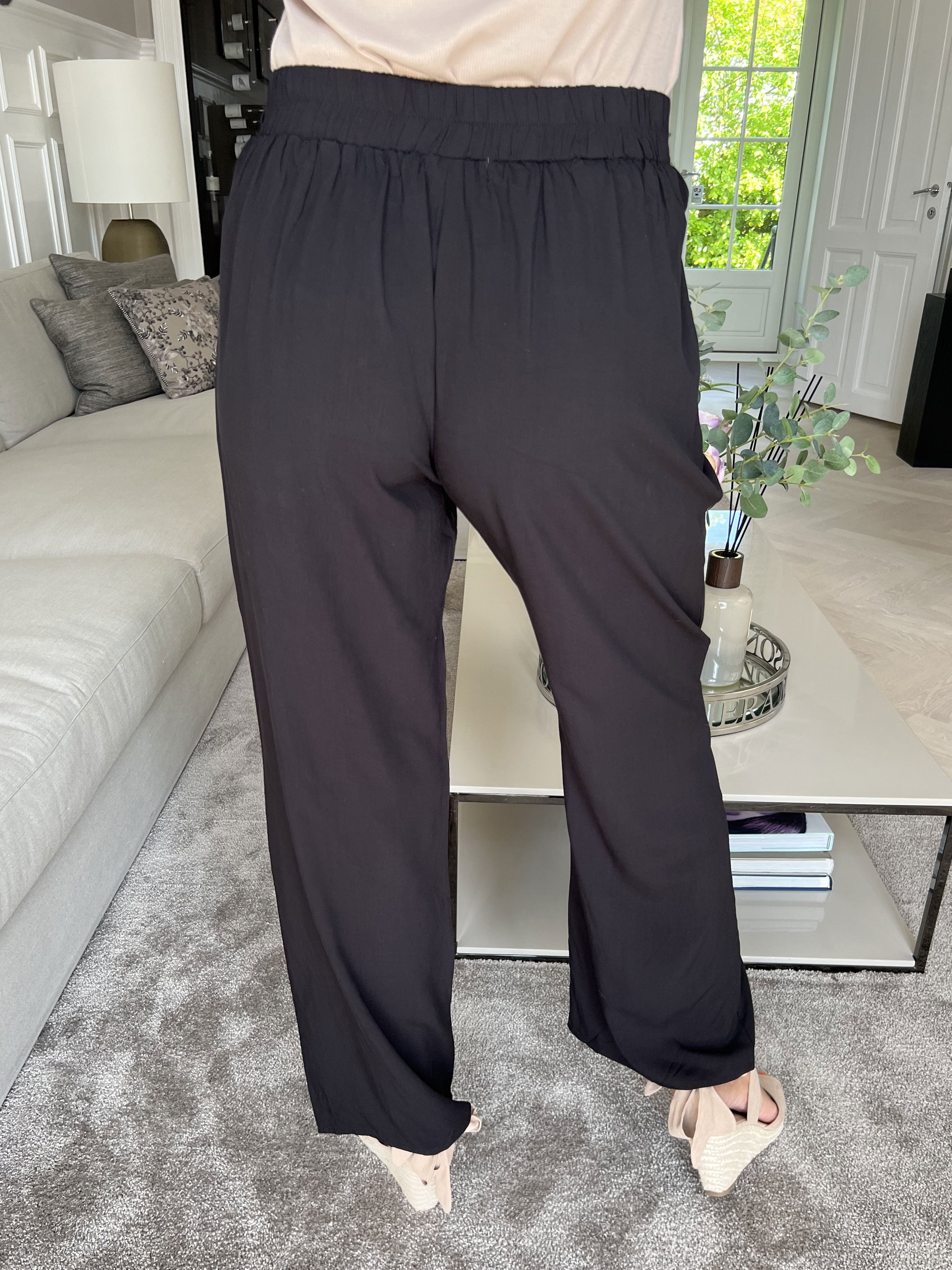 Emilie - Løse simple bukser i viskose