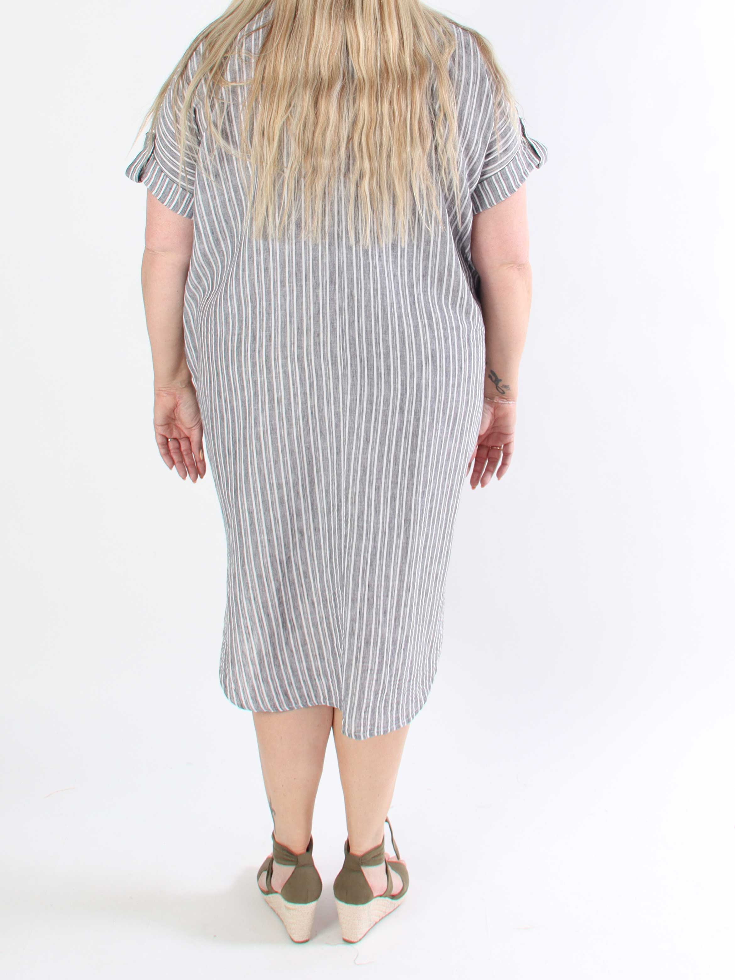 Evelyn - Stribet plus size tunikakjole med skjortekrave