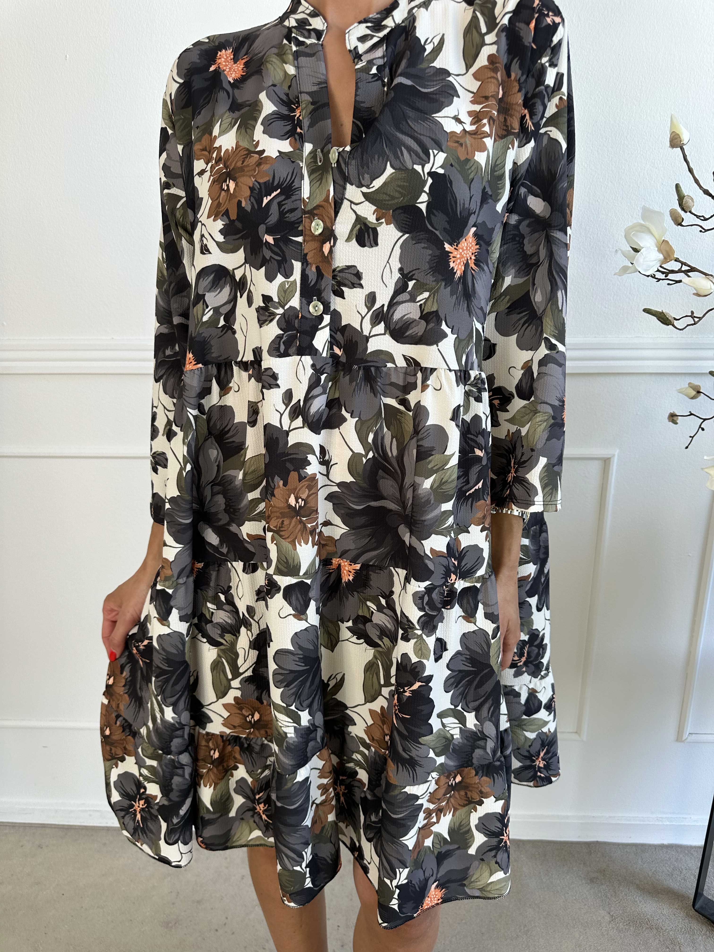 Flower Dress - Sød blomstret kjole med lag på lag look