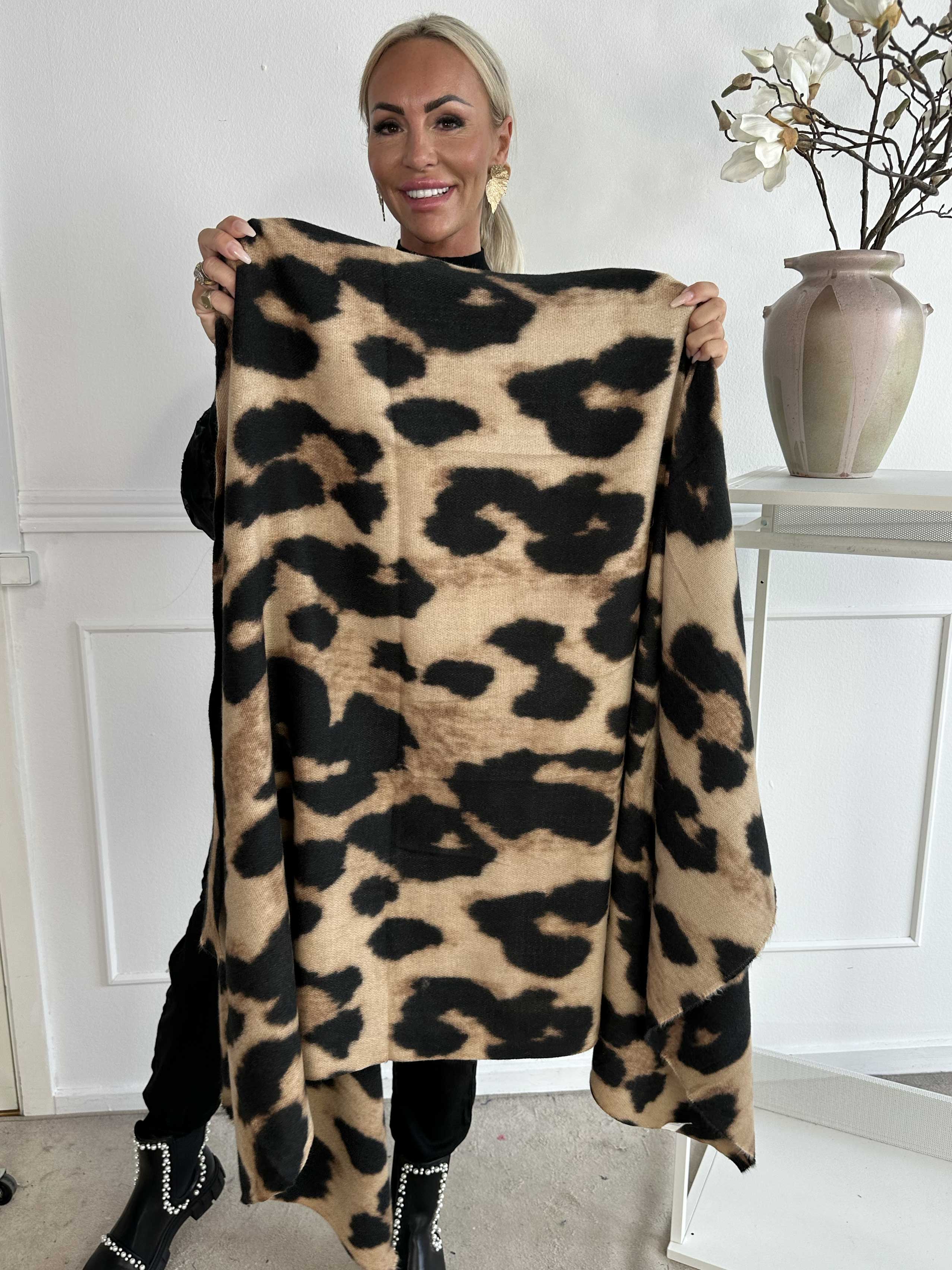 Isadora - Blødt og tykt tørklæde med leopardprint