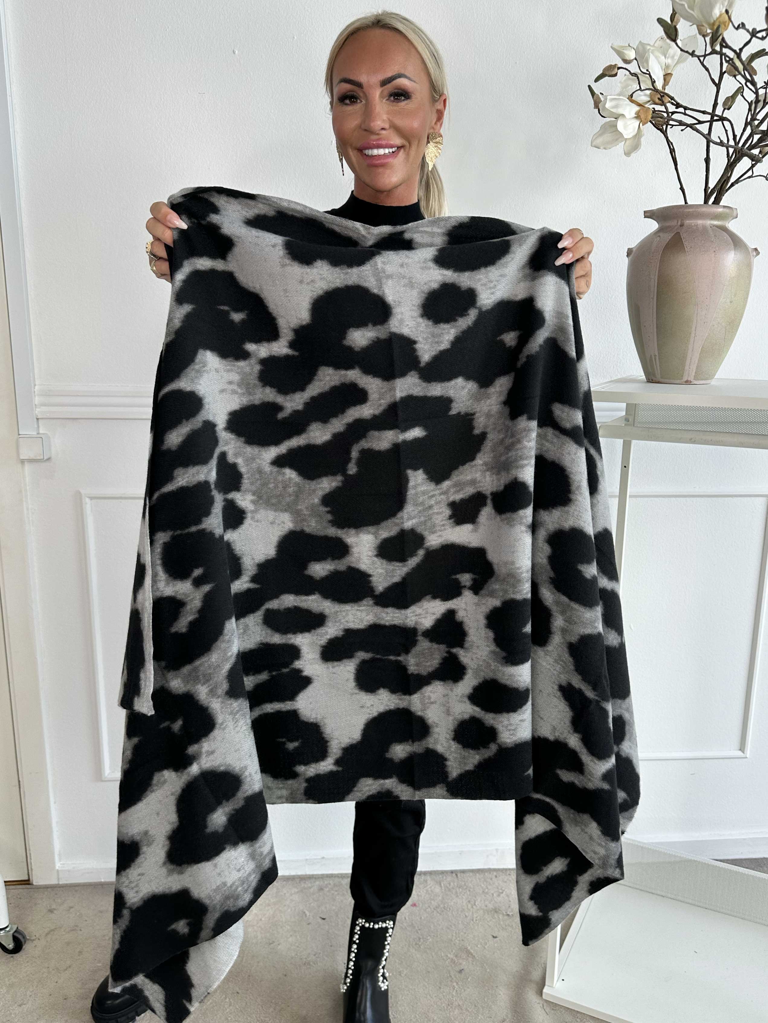 Isadora - Blødt og tykt tørklæde med leopardprint