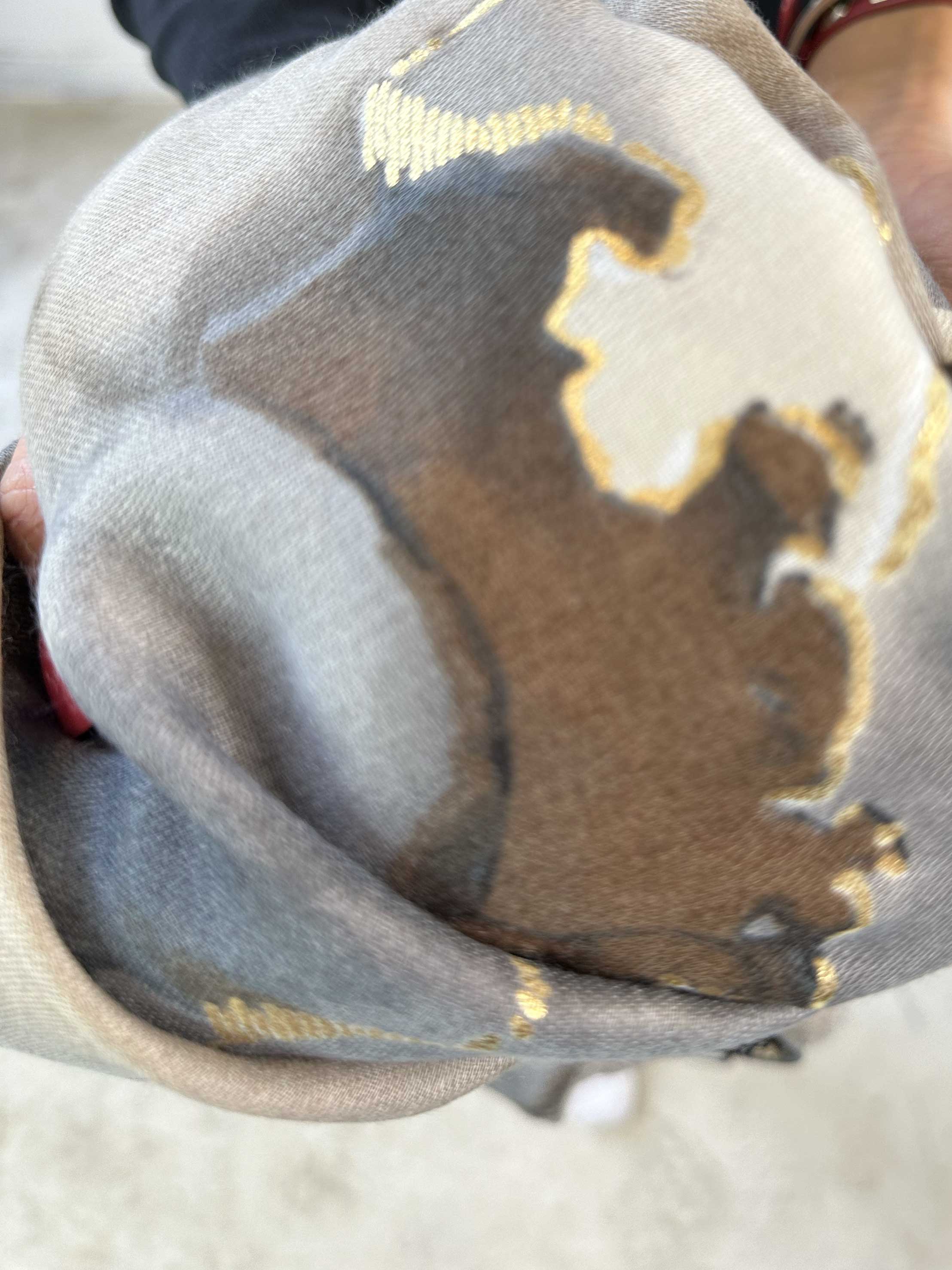 Jana Marble - Tørklæde i viskose med marmor print