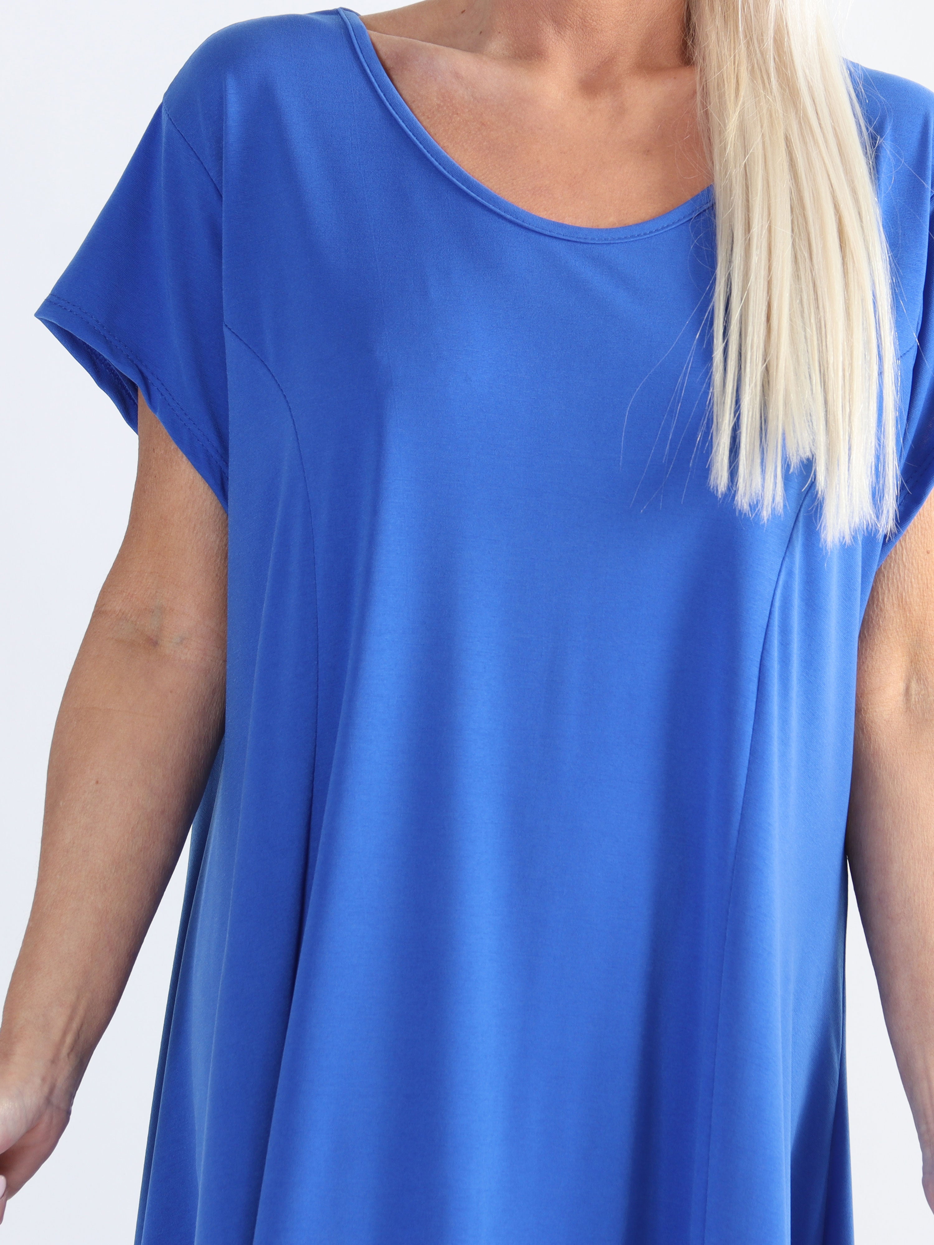 Janina - Ensfarvet plus size kjole i blødt elastisk stof