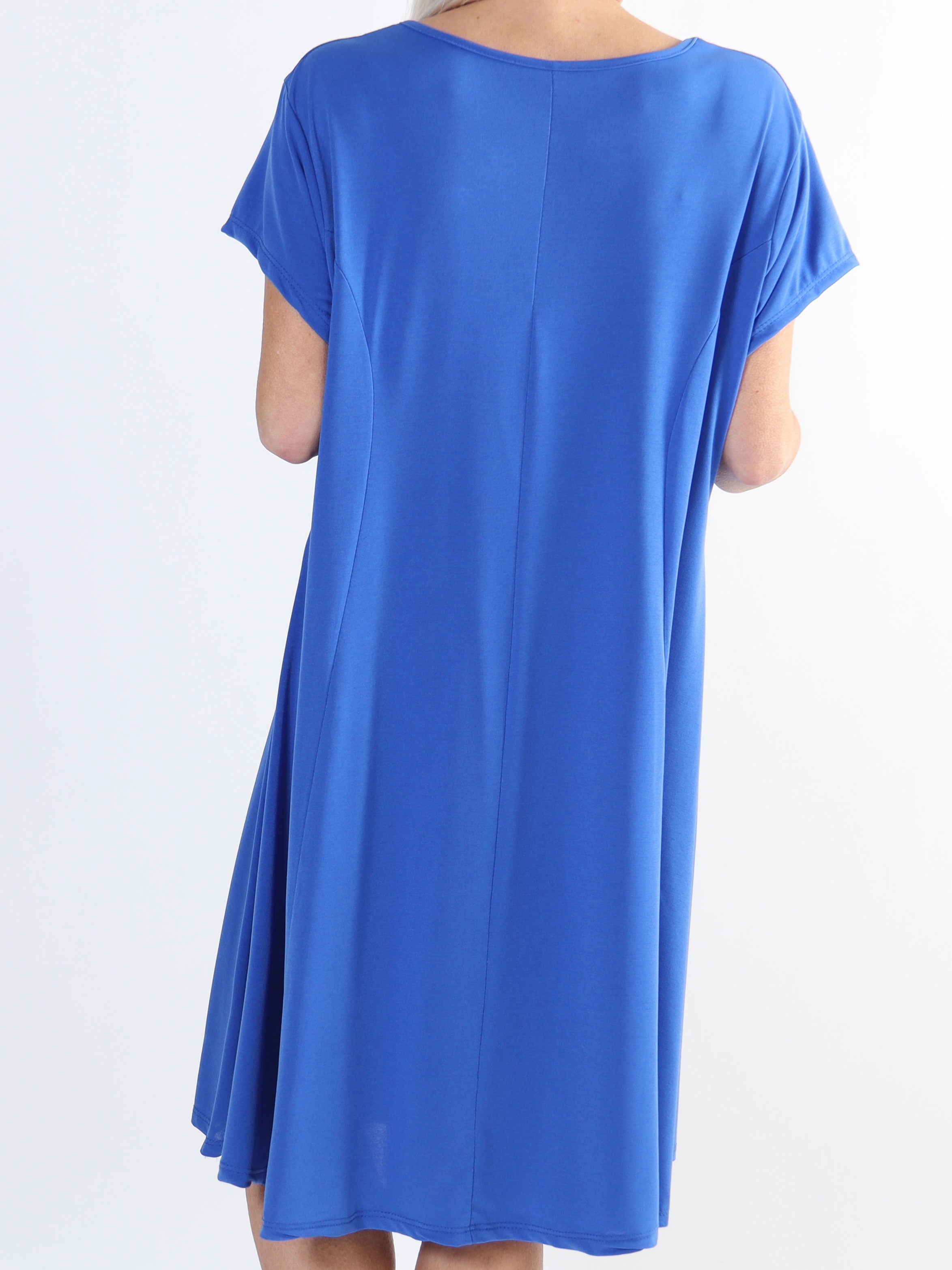 Janina - Ensfarvet plus size kjole i blødt elastisk stof