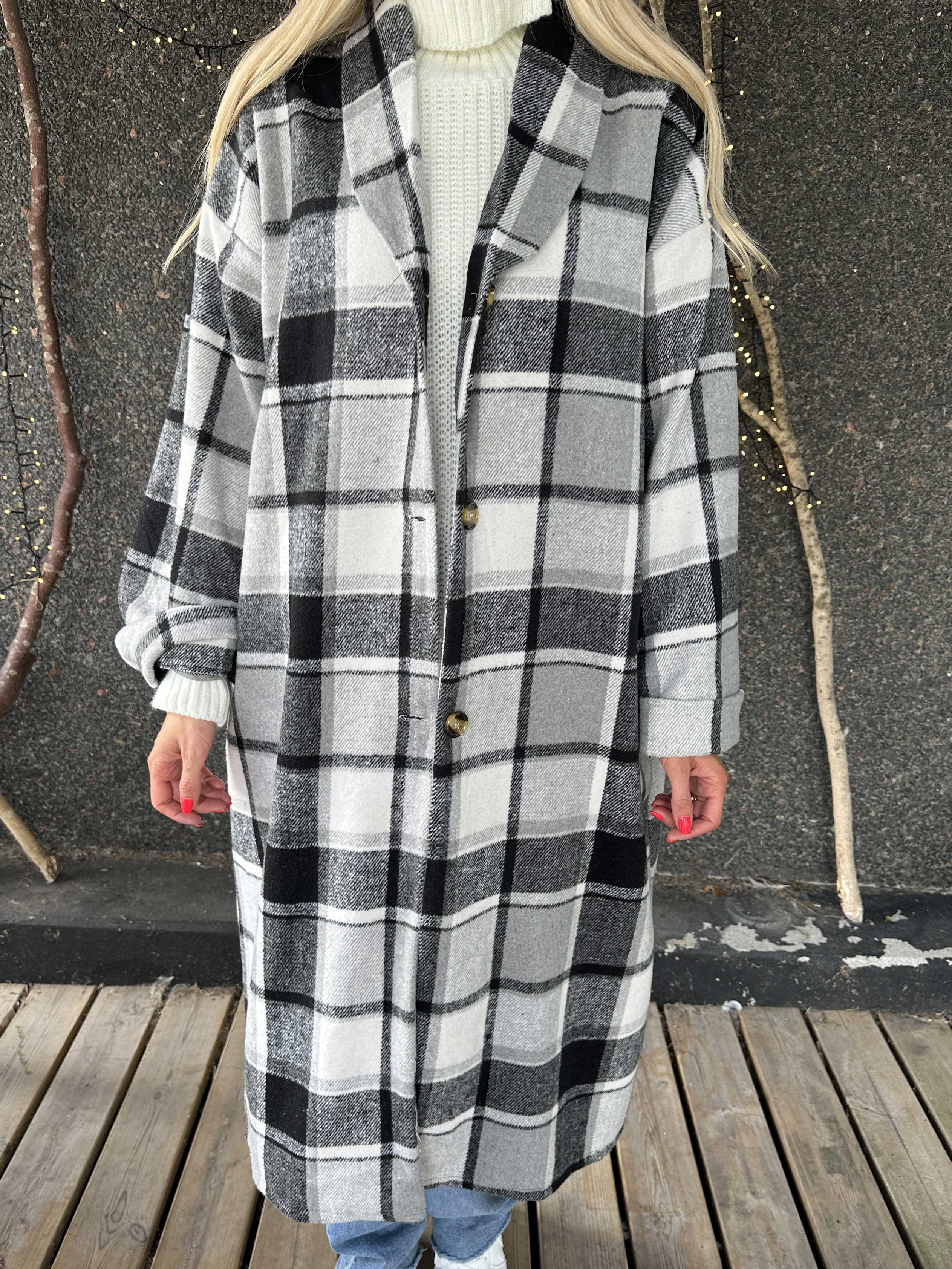 Karoline - Lang ternet skjortejakke i viskose