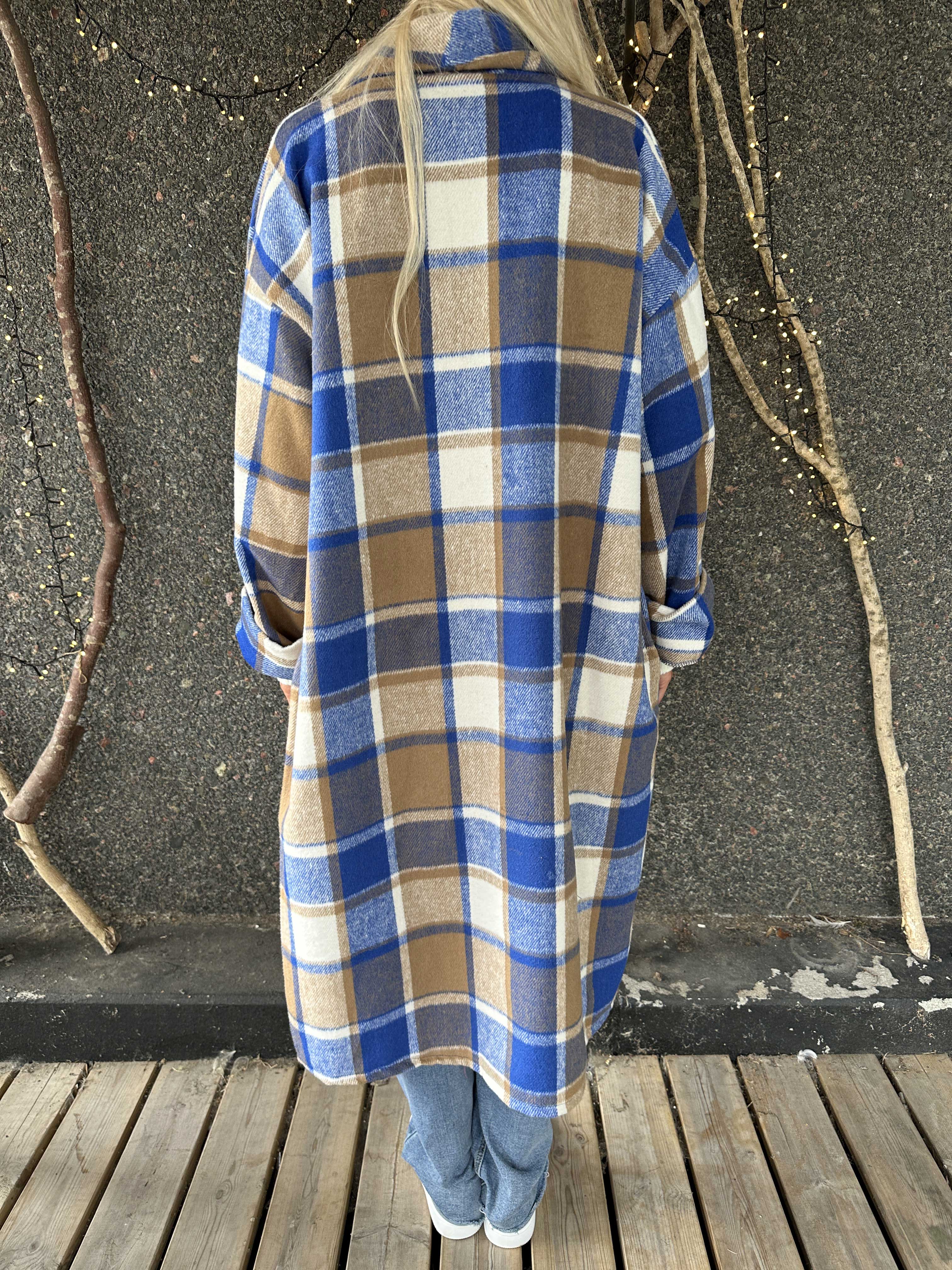 Karoline - Lang ternet skjortejakke i viskose