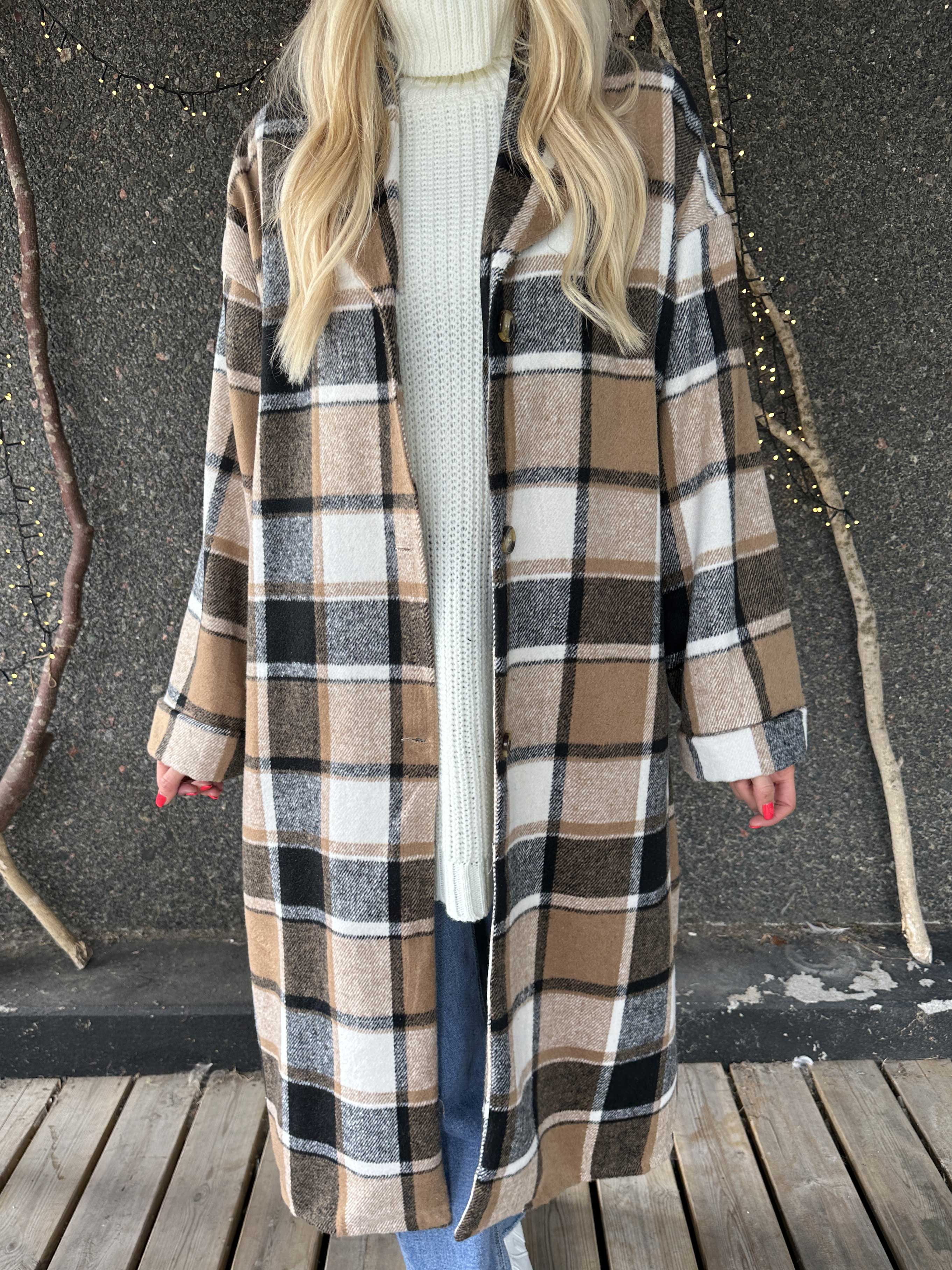 Karoline - Lang ternet skjortejakke i viskose