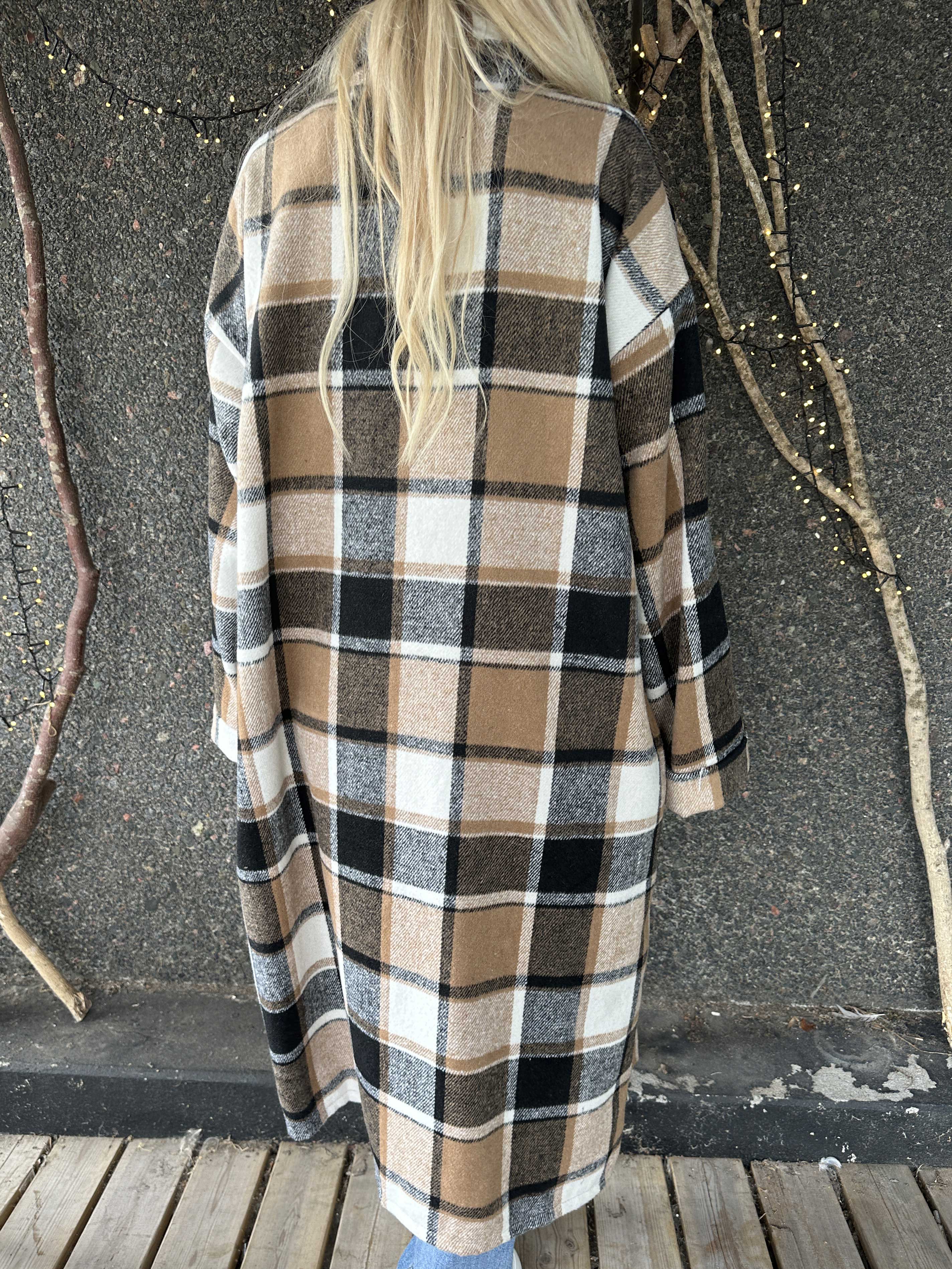 Karoline - Lang ternet skjortejakke i viskose