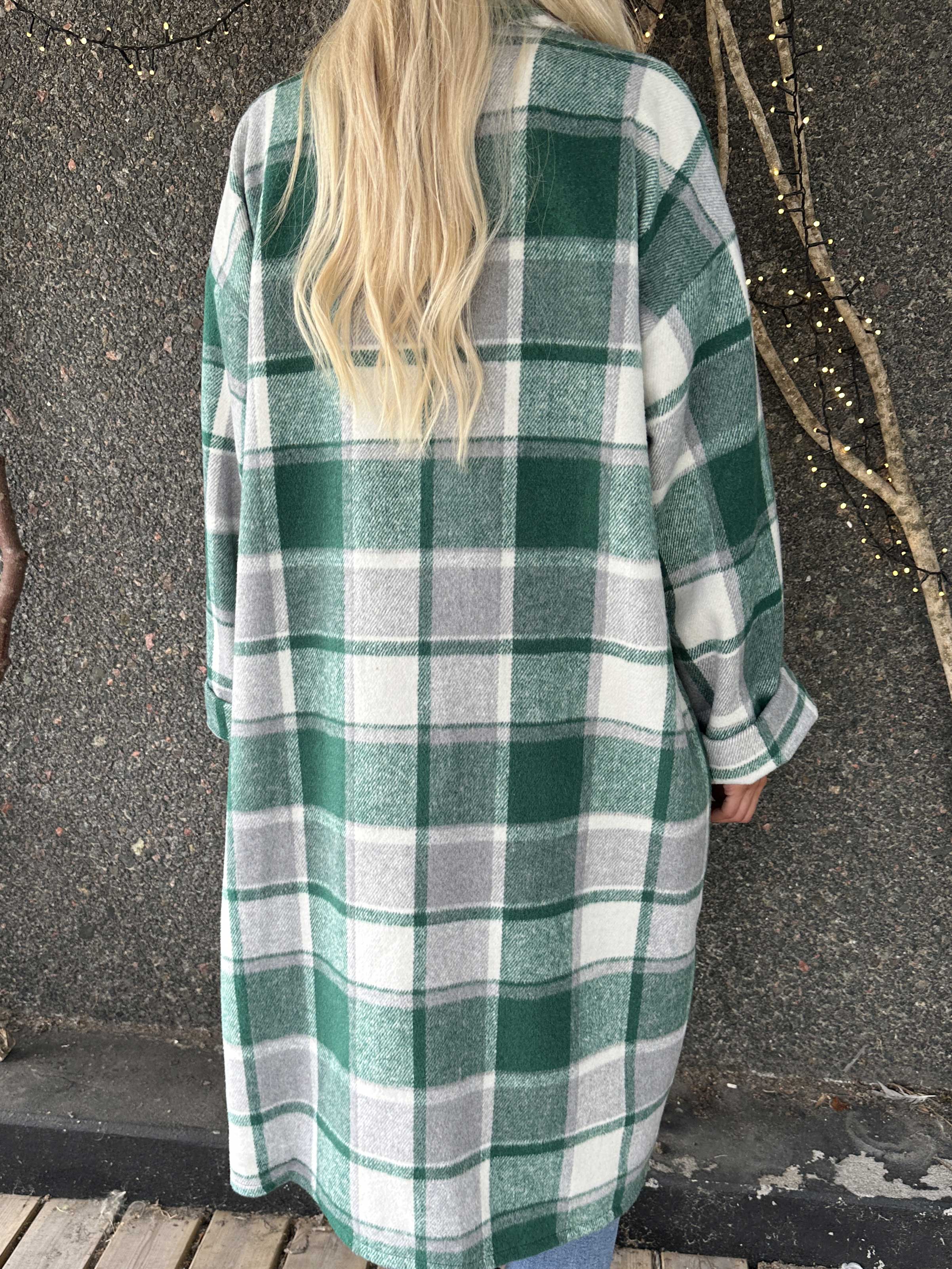 Karoline - Lang ternet skjortejakke i viskose